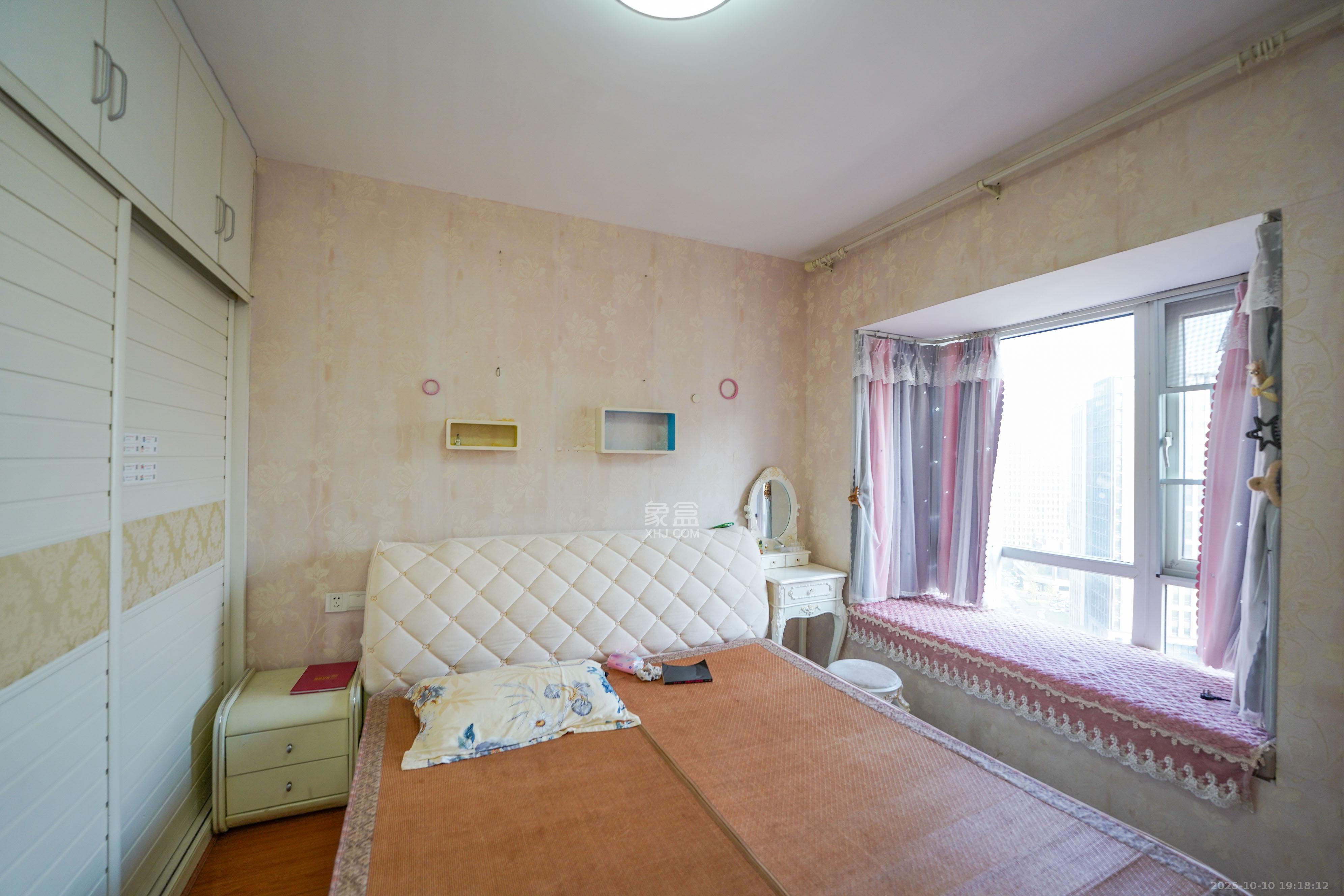 嘉华城(一期) 2室2厅1卫 86.0万 嘉华城(一期) 2室2厅1卫 86.0万卧室