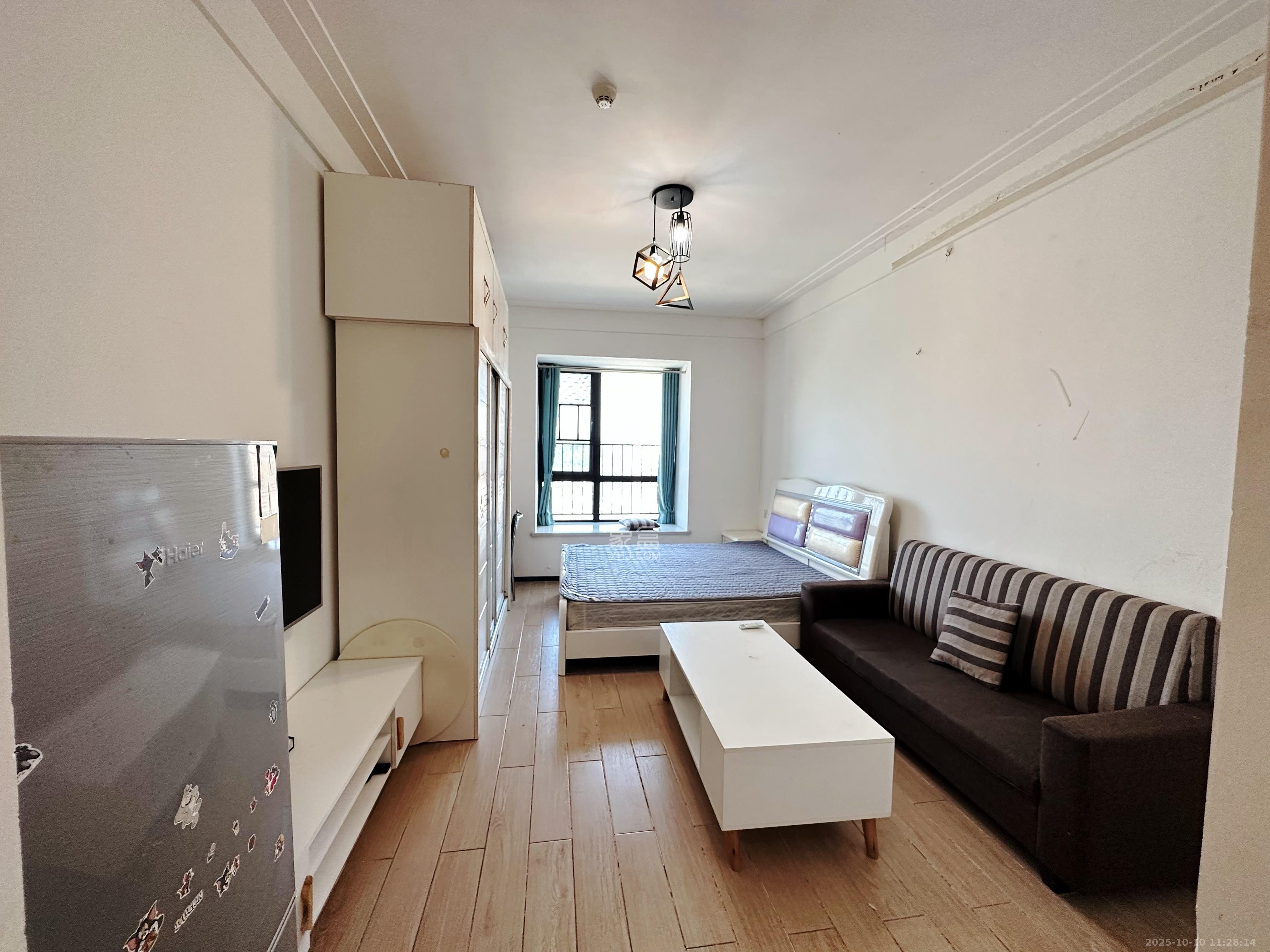 中海国际二期  1室1厅1卫    1100.0元/月 中海国际二期  1室1厅1卫    1100.0元/月