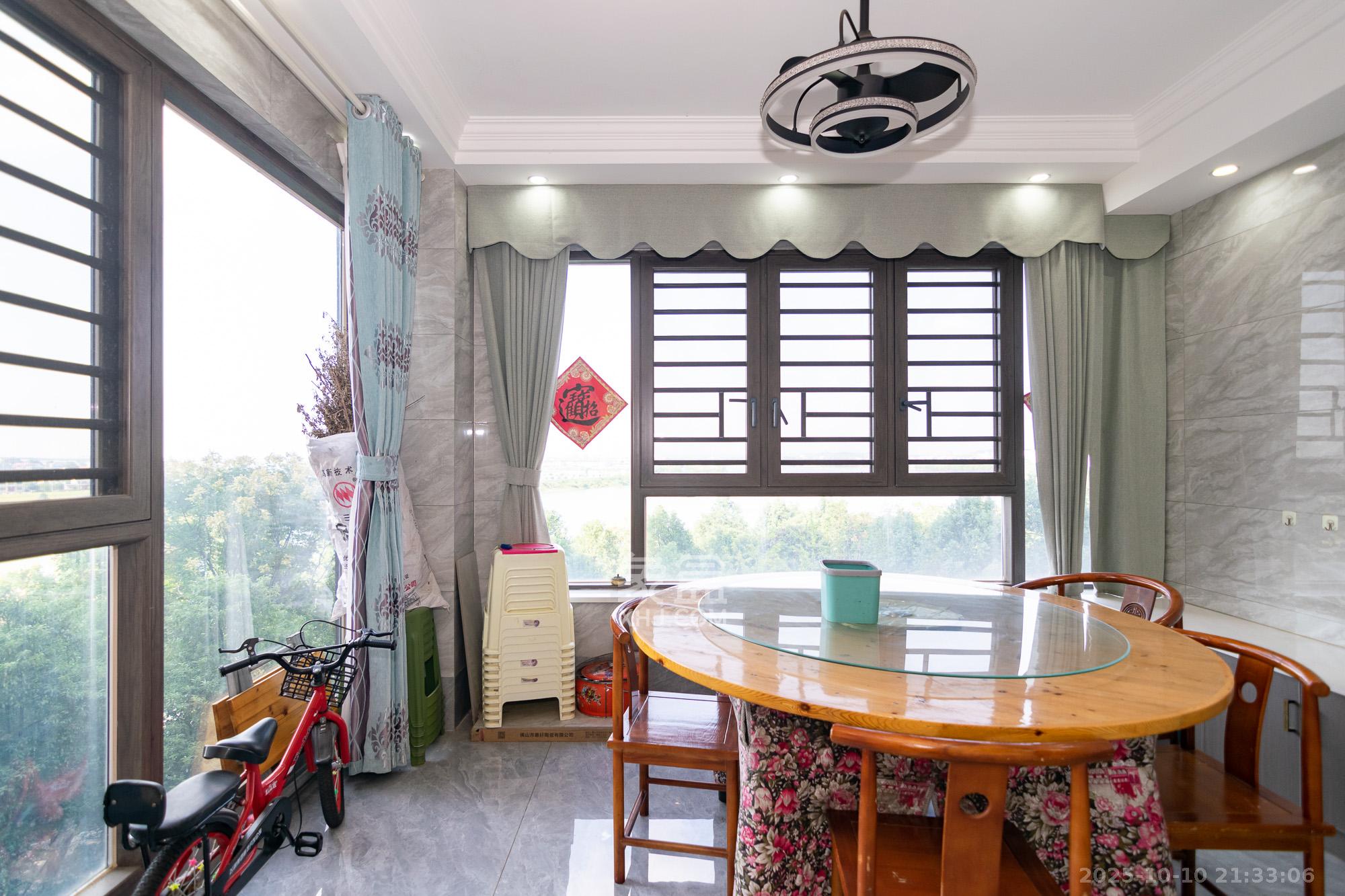 高域自然城 4室2厅2卫 145.0万 高域自然城 4室2厅2卫 145.0万阳台