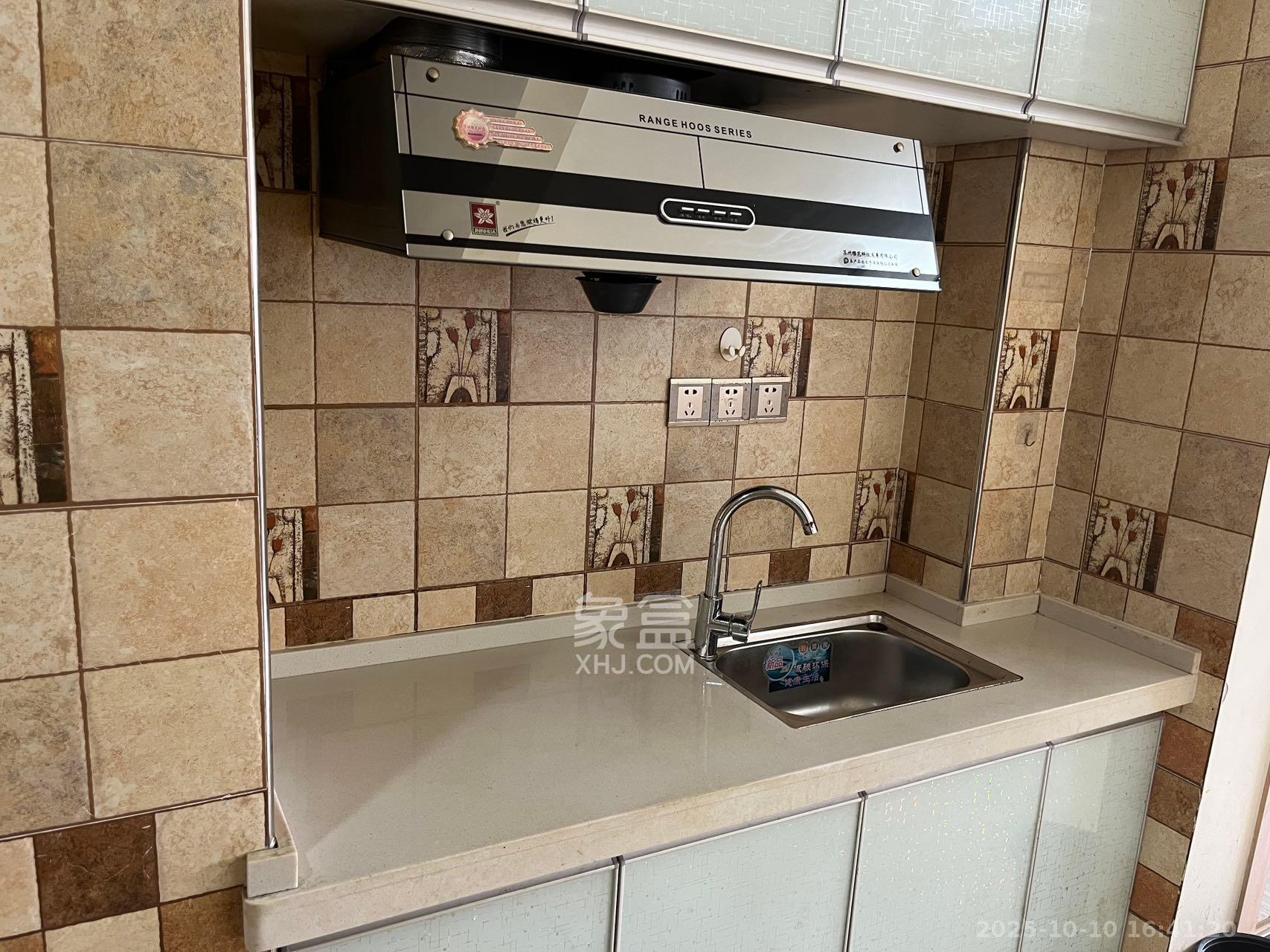 华润五彩城  1室1厅1卫    1400.0元/月 华润五彩城  1室1厅1卫    1400.0元/月室内图