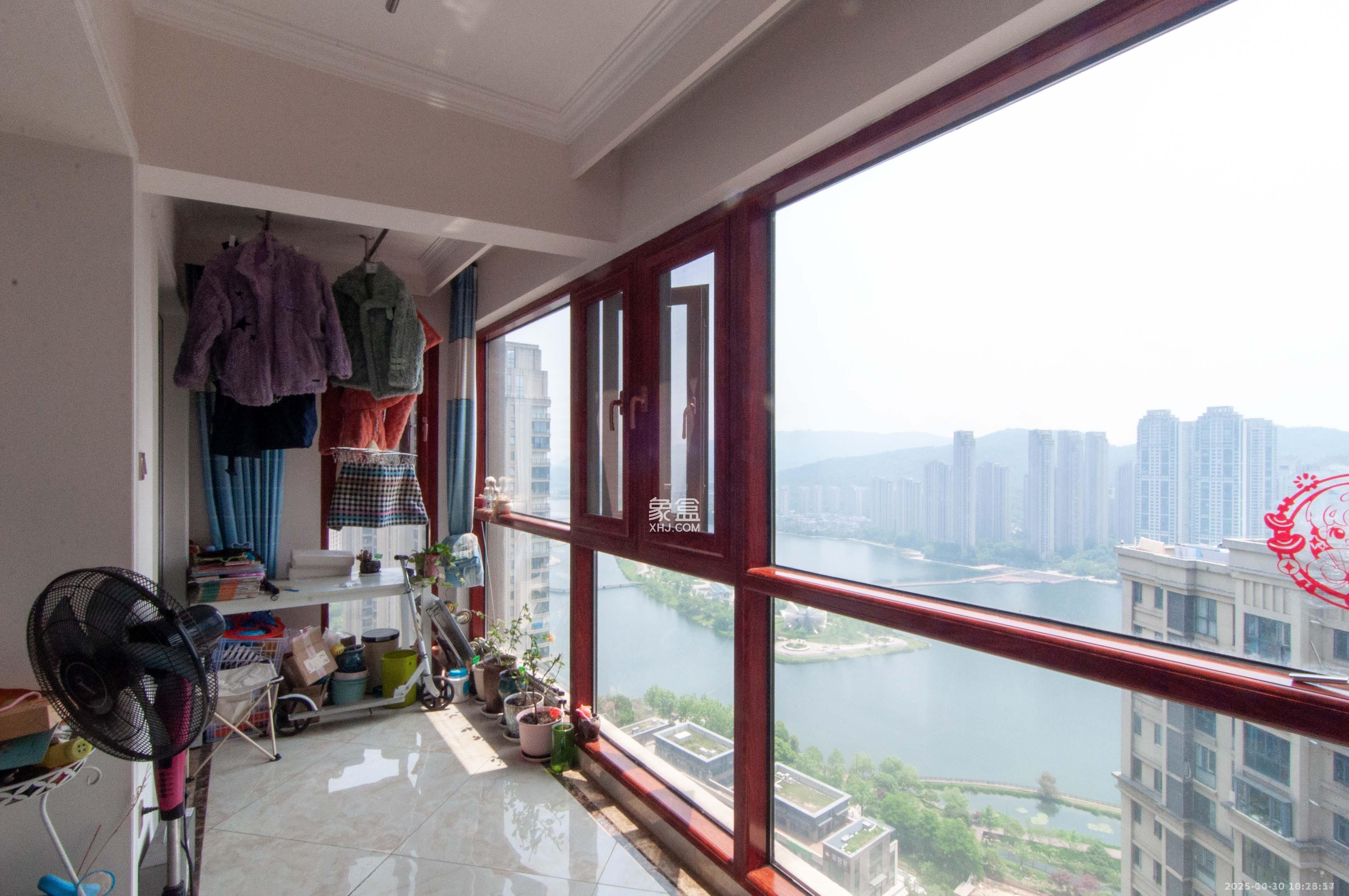 中建梅溪湖中心  4室2厅2卫    3600.0元/月室内图