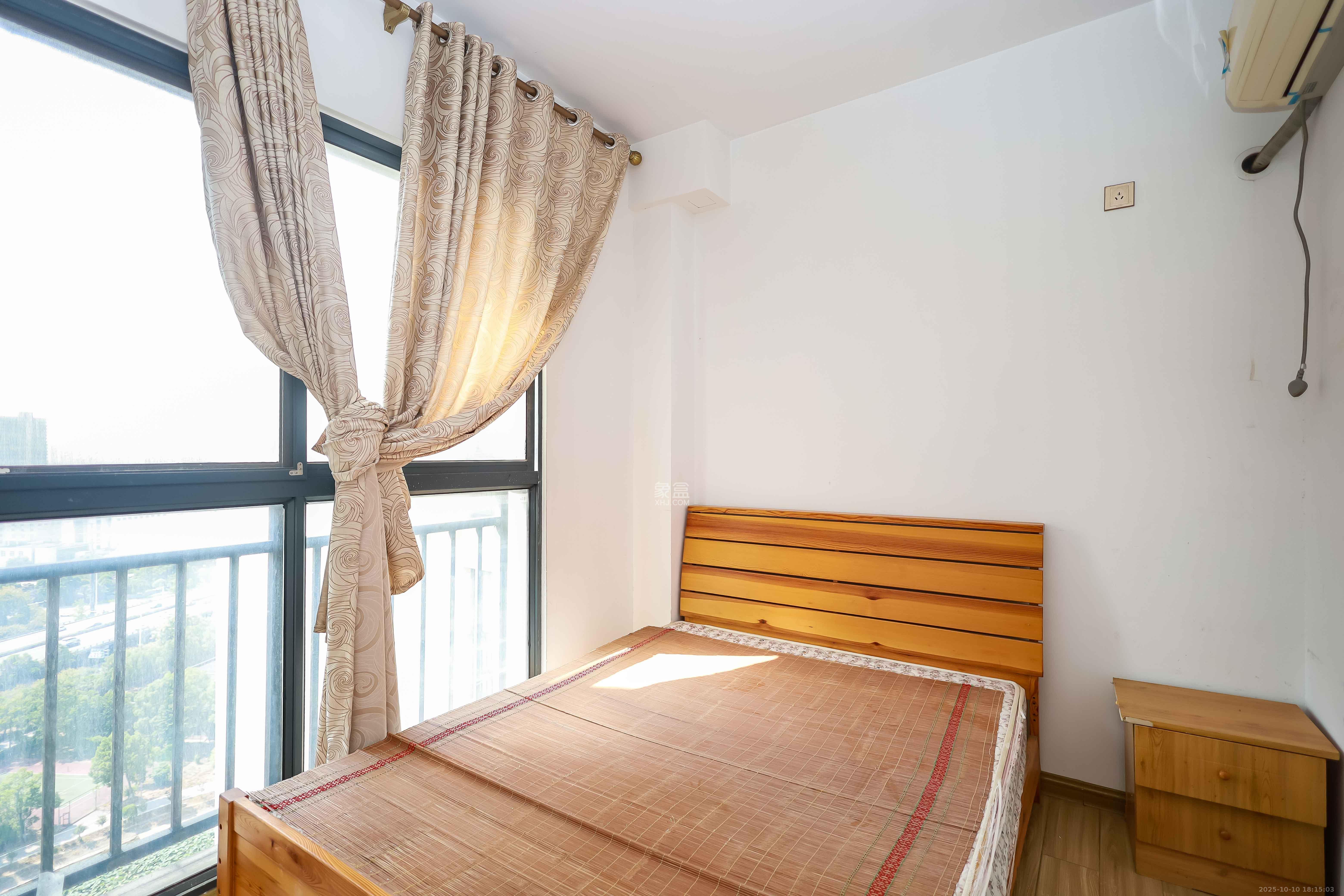 莱茵城  3室2厅1卫    62.0万卧室