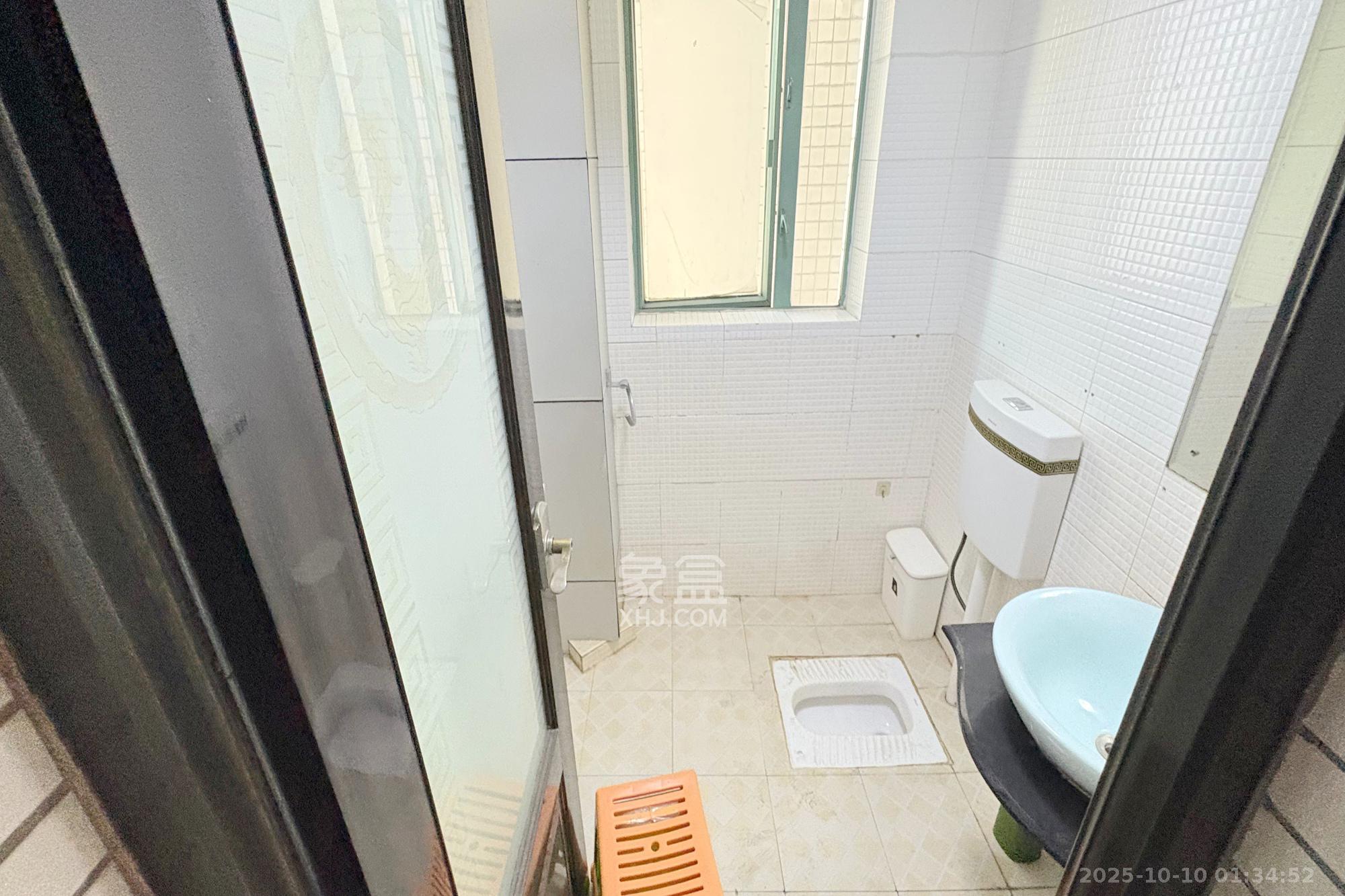 梦泽园  4室2厅1卫    220.0万卫生间