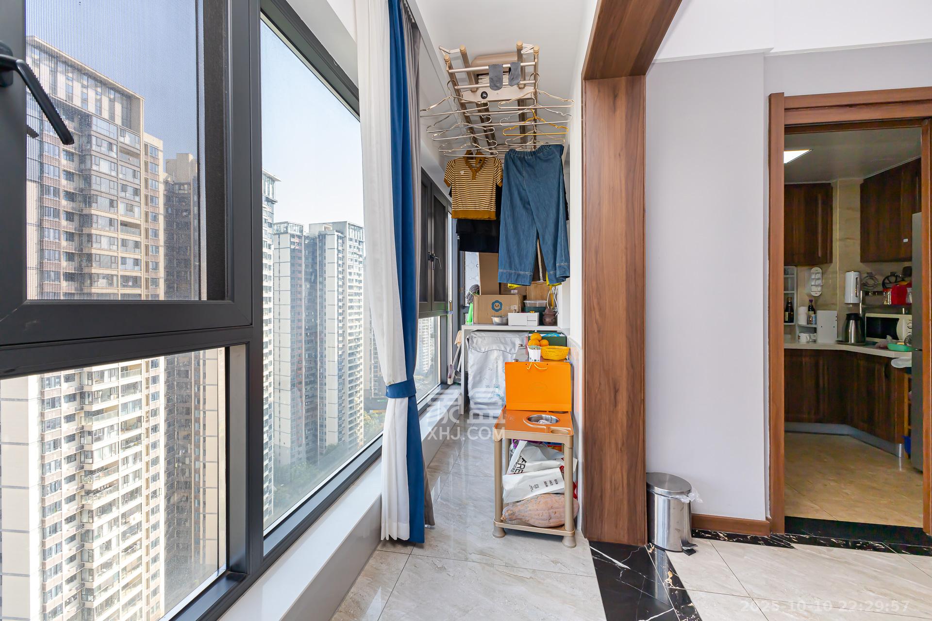 万润滨江天著 5室2厅2卫 135.0万 万润滨江天著 5室2厅2卫 135.0万阳台