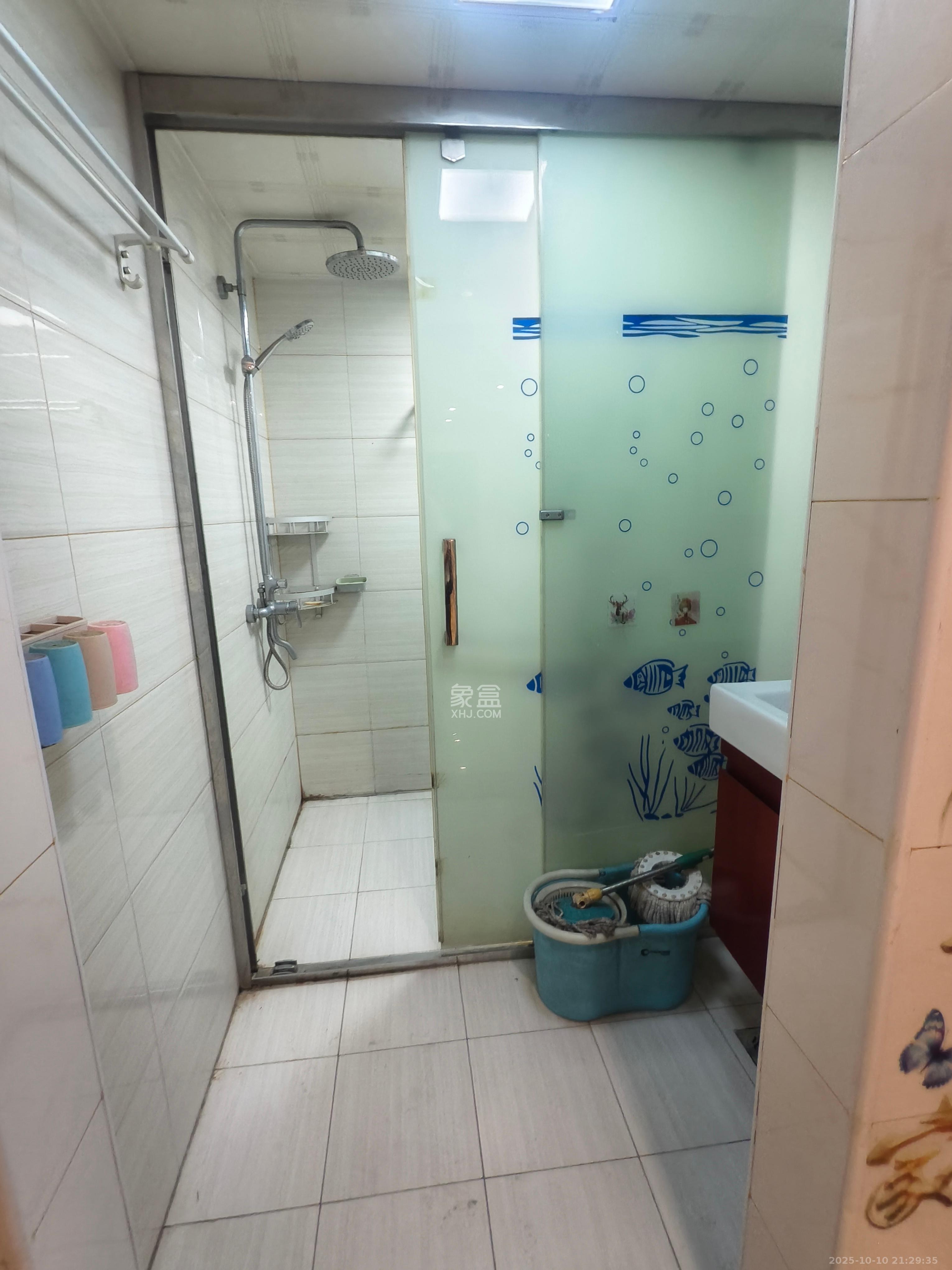 东方美地  3室2厅1卫    2400.0元/月室内图