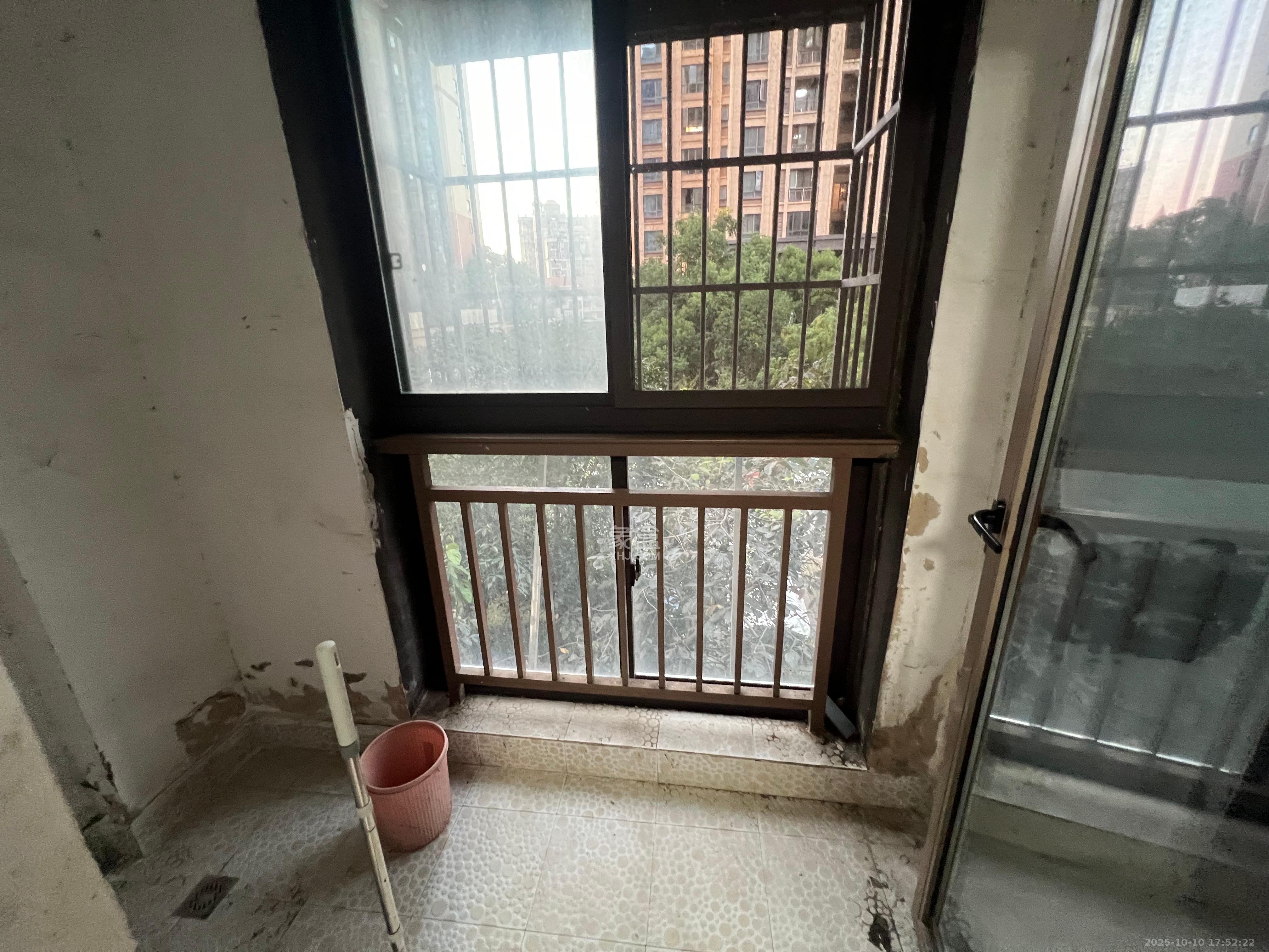 世茂铂翠湾二期  3室2厅1卫    2800.0元/月室内图