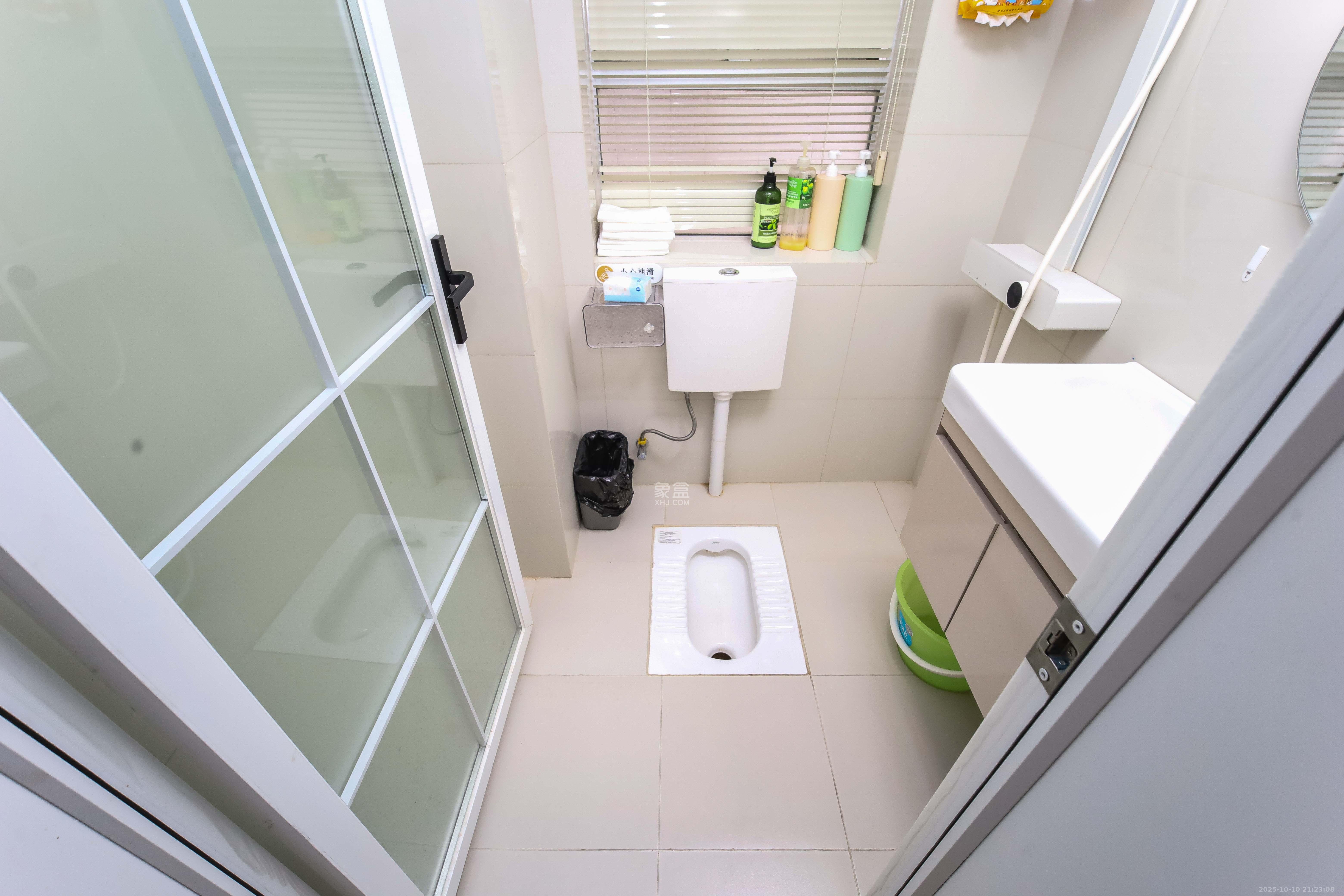 左岸右岸 3室2厅2卫 87.5万 左岸右岸 3室2厅2卫 87.5万卫生间