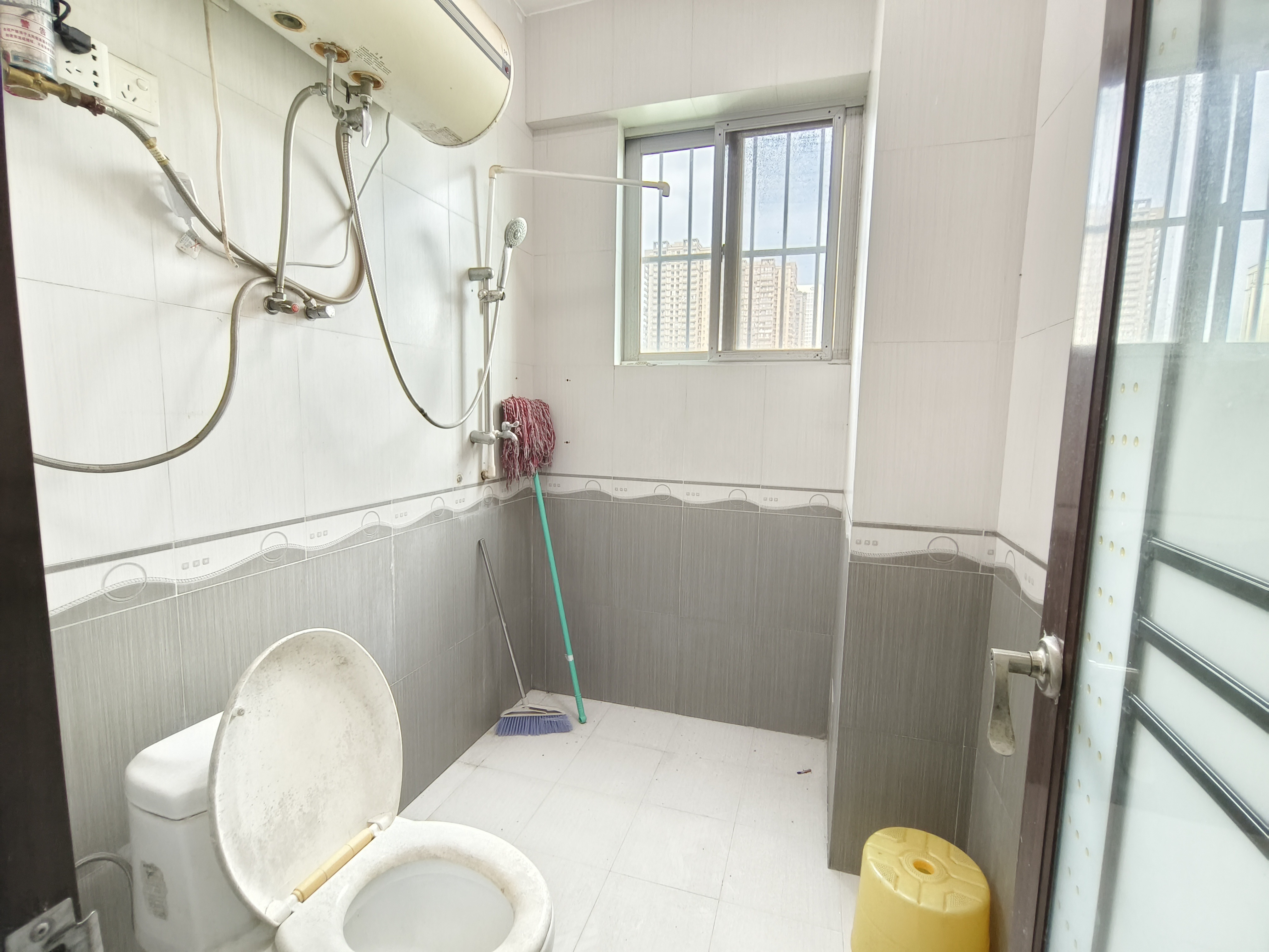 华秀小区 3室2厅1卫 120.0万 华秀小区 3室2厅1卫 120.0万客厅