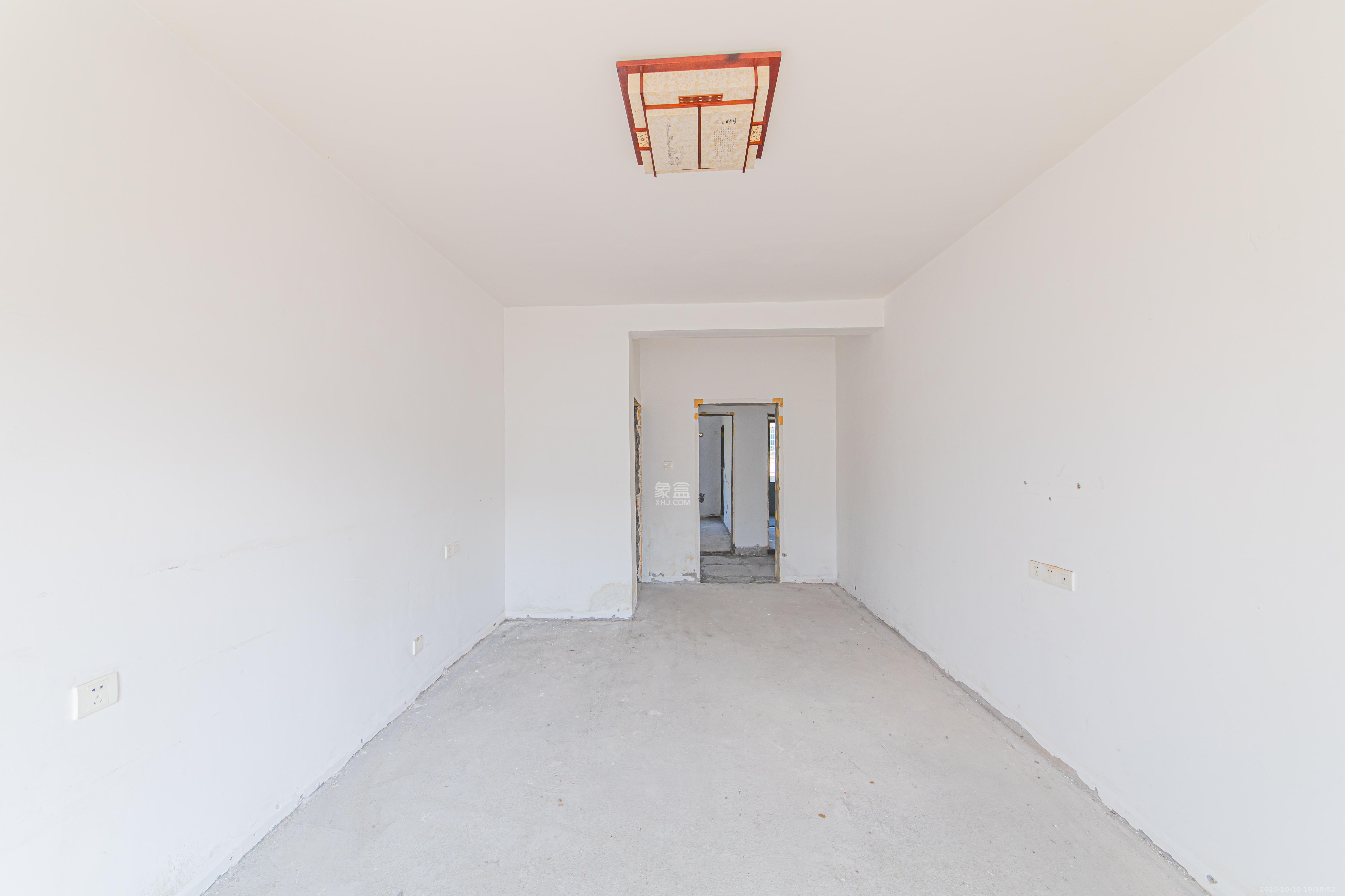 银桂苑  4室2厅2卫    126.0万卧室