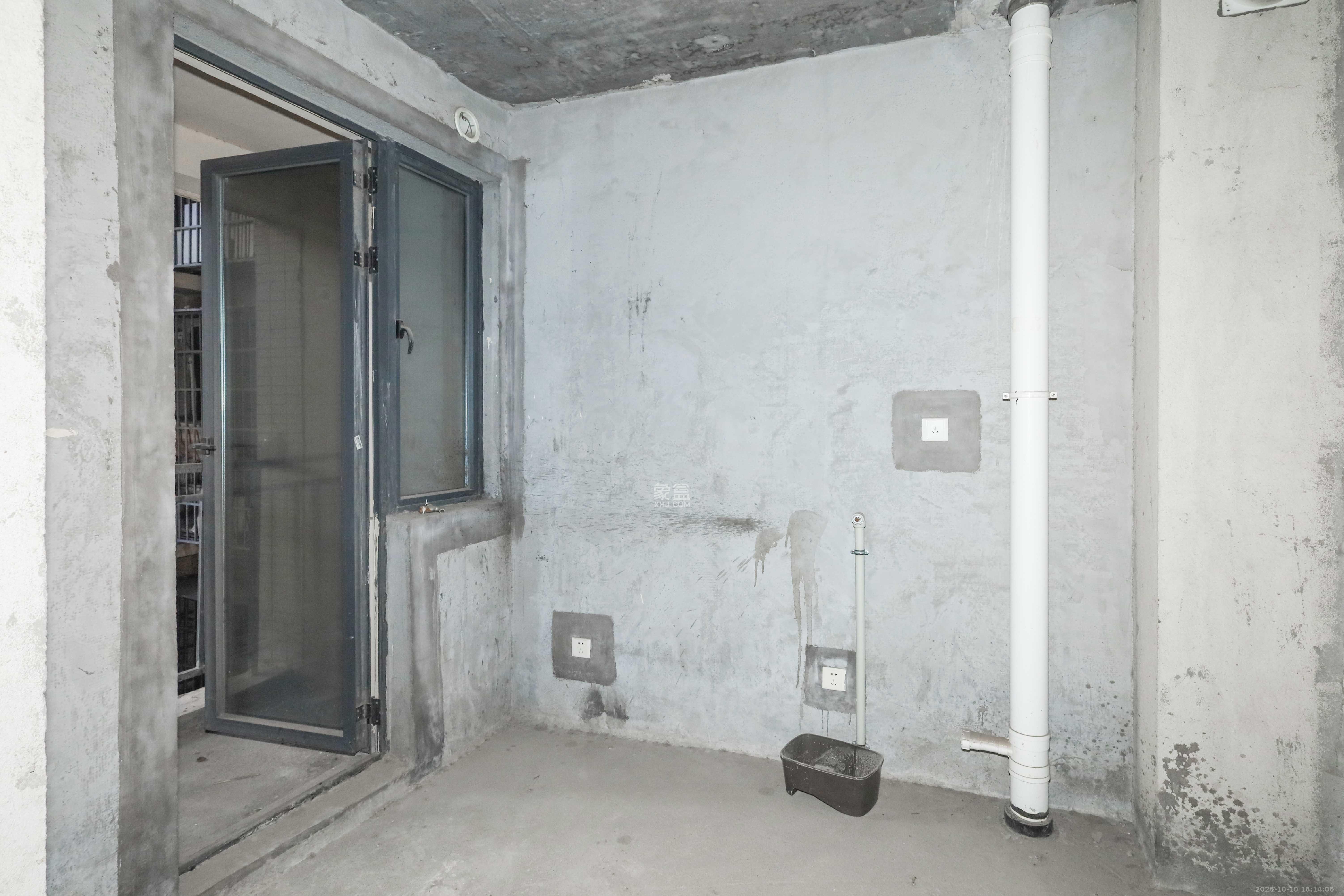 保利麓谷林语C区 3室2厅1卫 85.0万 保利麓谷林语C区 3室2厅1卫 85.0万厨房