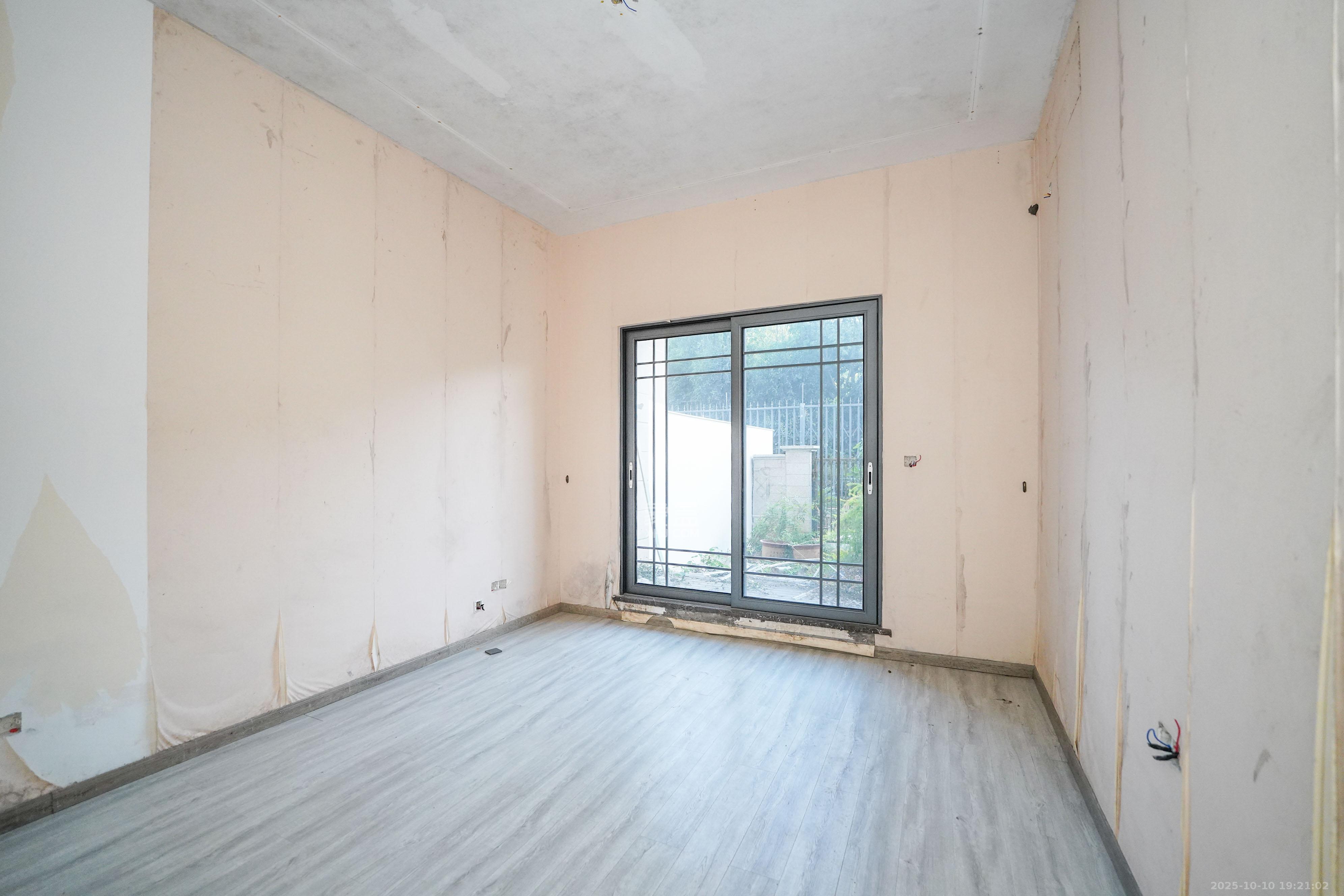 五矿万境蓝山  6室2厅4卫    355.0万卧室