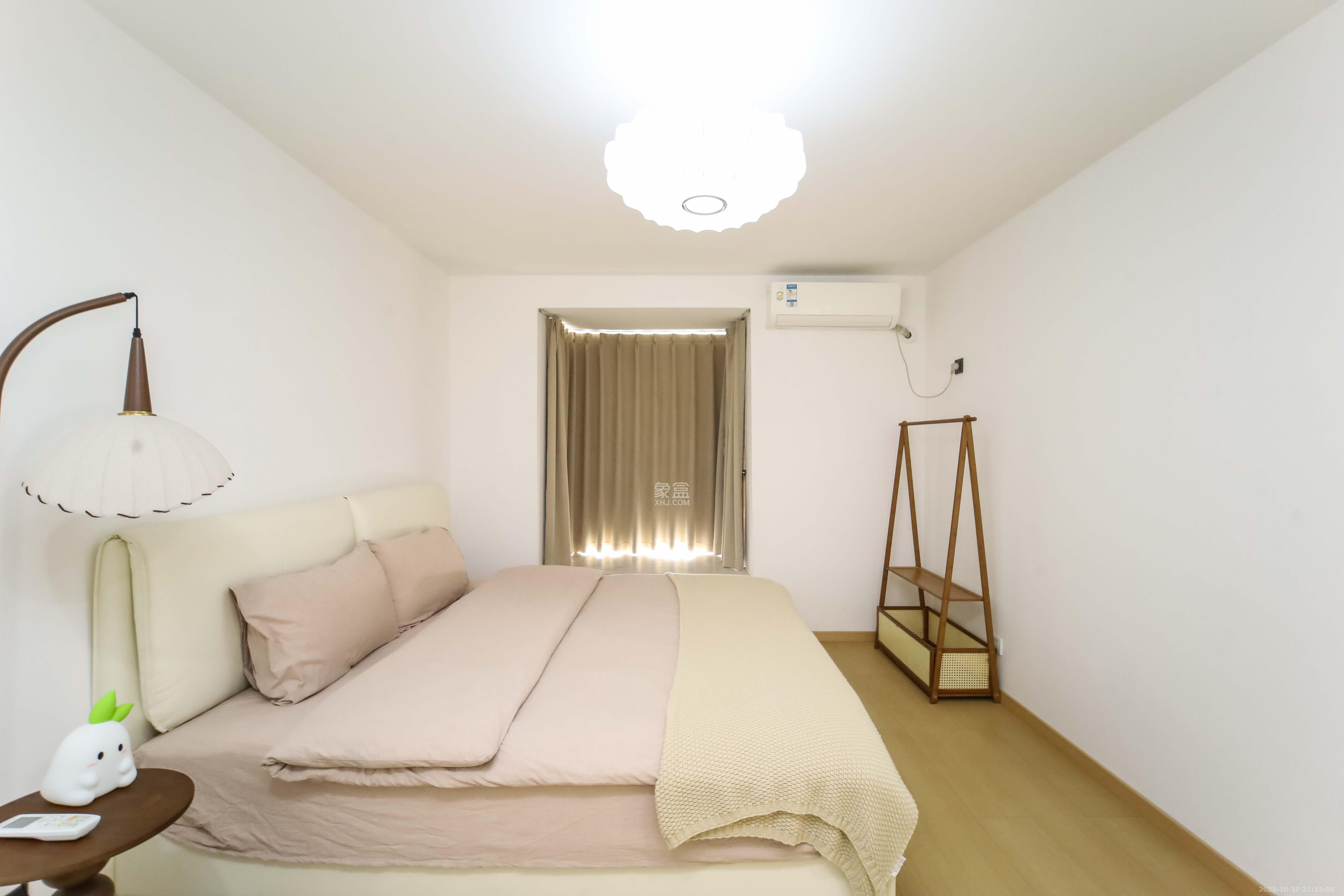 左岸右岸 3室2厅2卫 87.5万 左岸右岸 3室2厅2卫 87.5万卧室