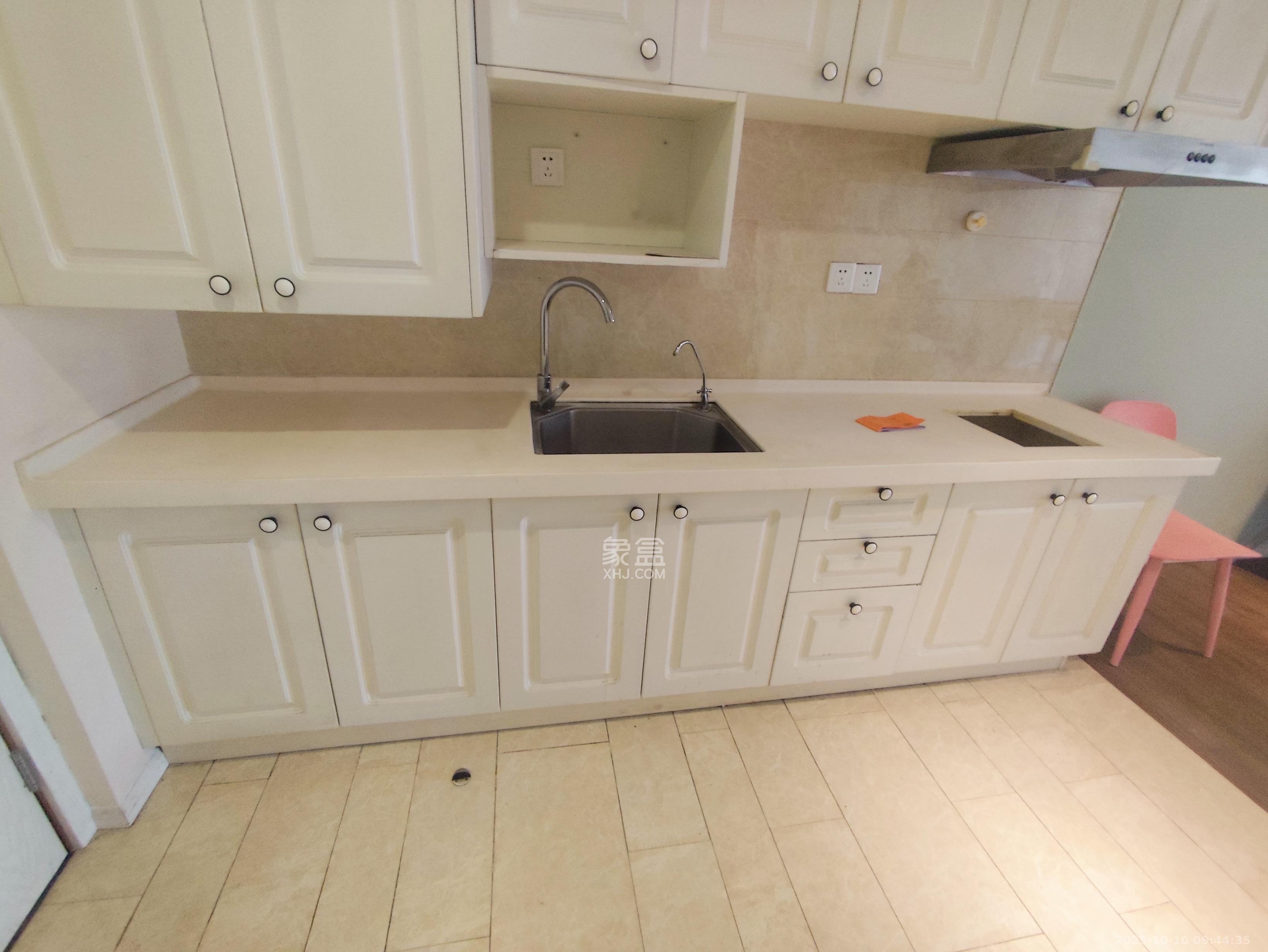 泊富公寓(泊富国际广场)  1室1厅1卫    2300.0元/月 泊富公寓(泊富国际广场)  1室1厅1卫    2300.0元/月室内图