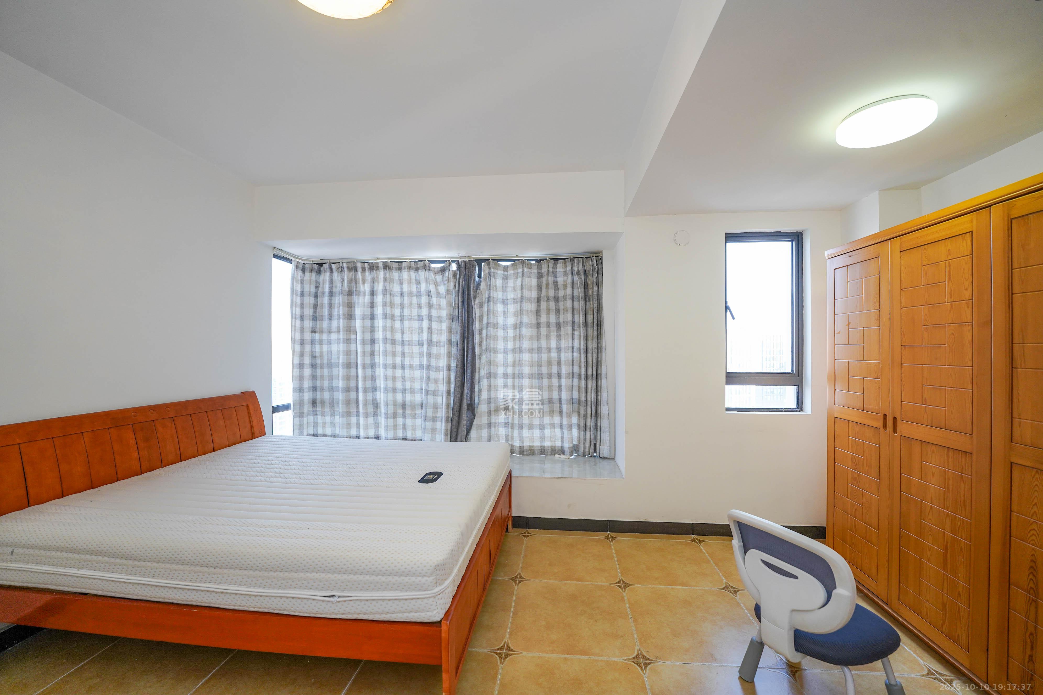 汇金城/嘉华城（二期、三期）  3室2厅2卫    118.0万卧室