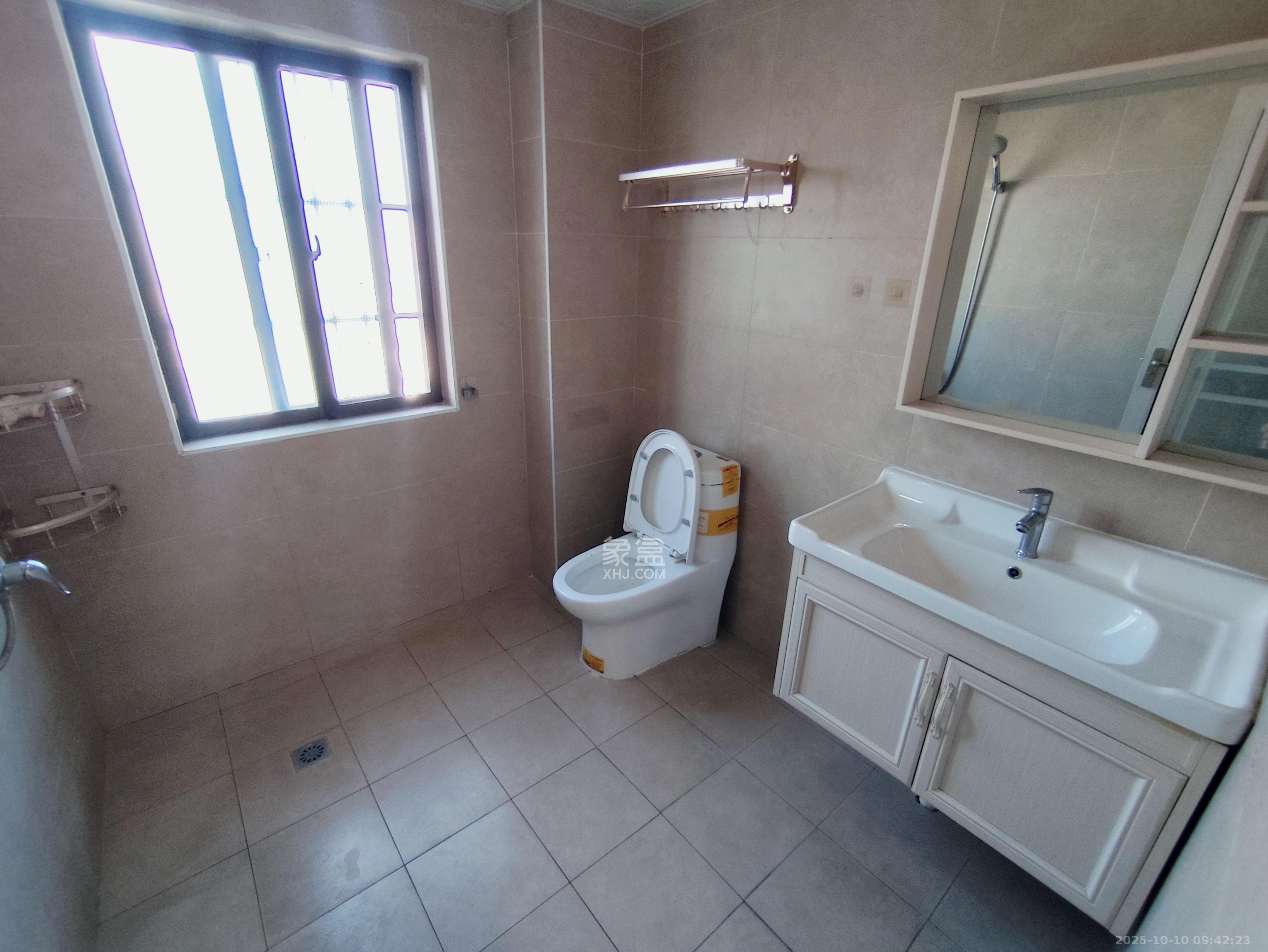 辉宏橄榄城 4室2厅2卫 2200.0元/月 辉宏橄榄城 4室2厅2卫 2200.0元/月室内图