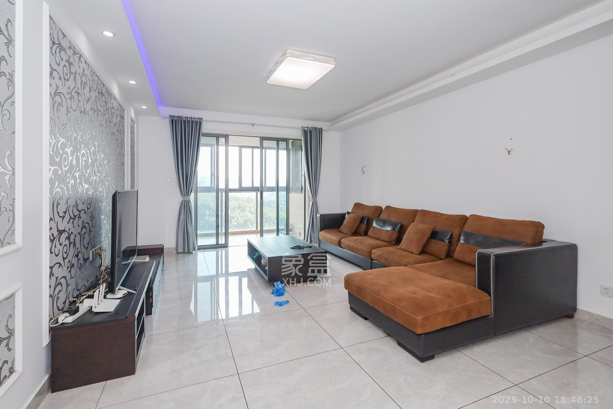 八方小区B区  3室2厅2卫    462.0万 八方小区B区  3室2厅2卫    462.0万