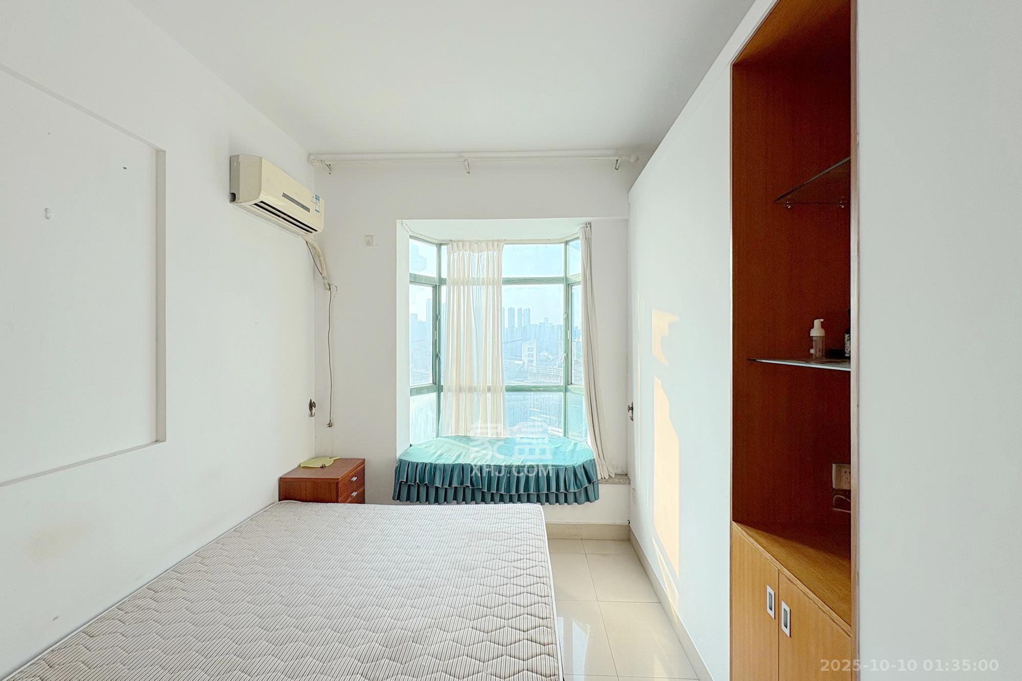 梦泽园  4室2厅1卫    220.0万卧室