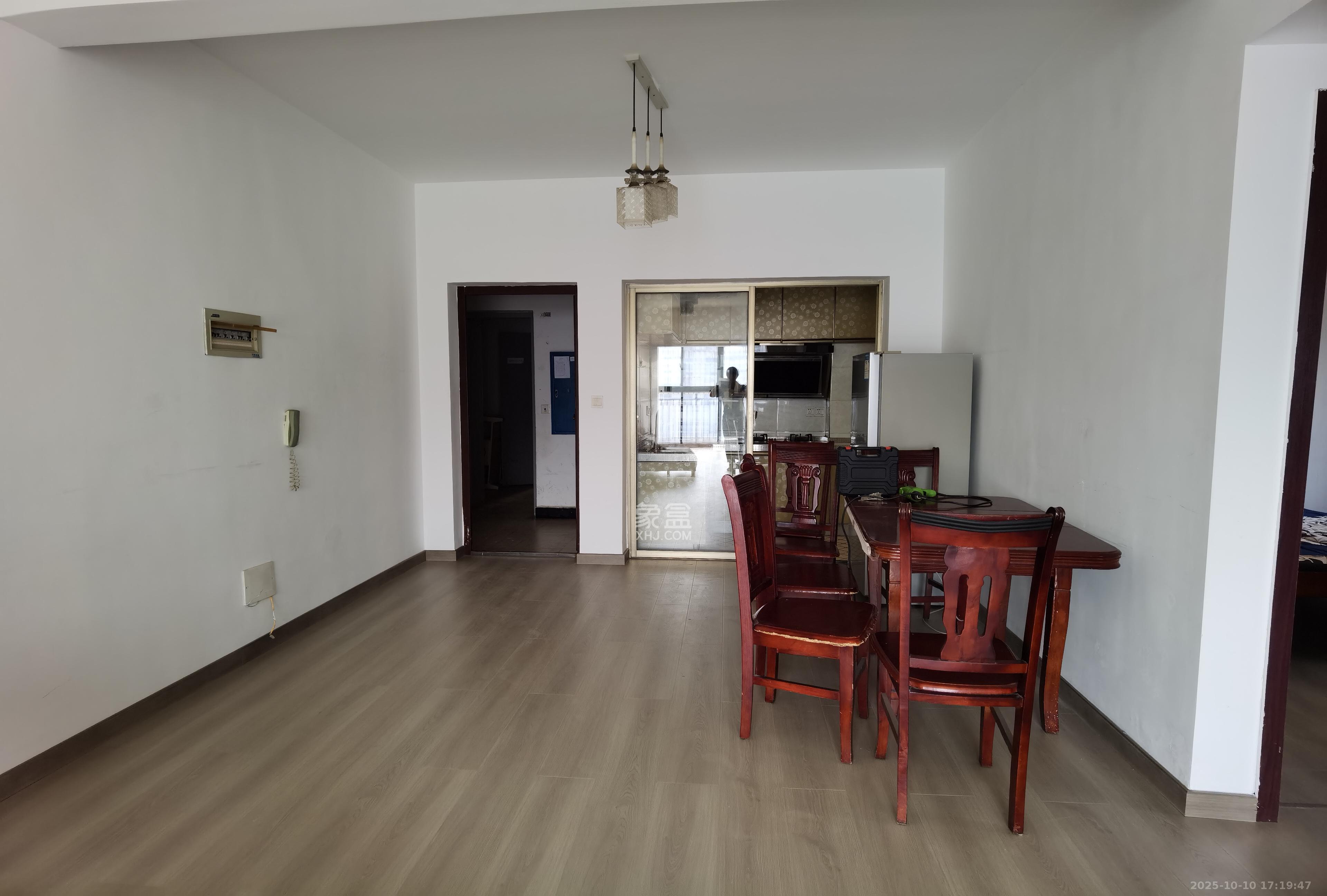 滨水名都  2室2厅1卫    1400.0元/月室内图