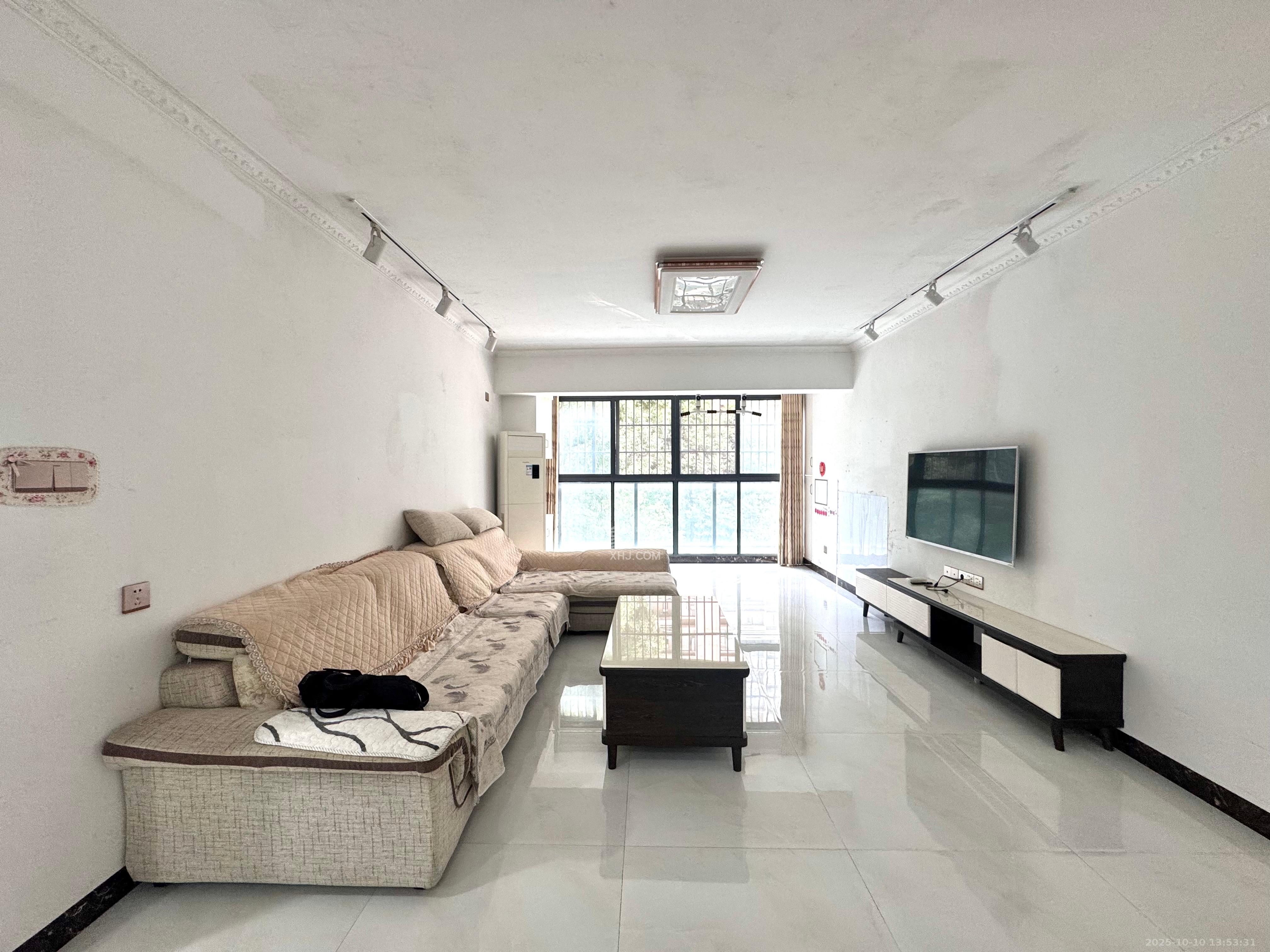 蓝山郡  3室2厅1卫    2500.0元/月 蓝山郡  3室2厅1卫    2500.0元/月