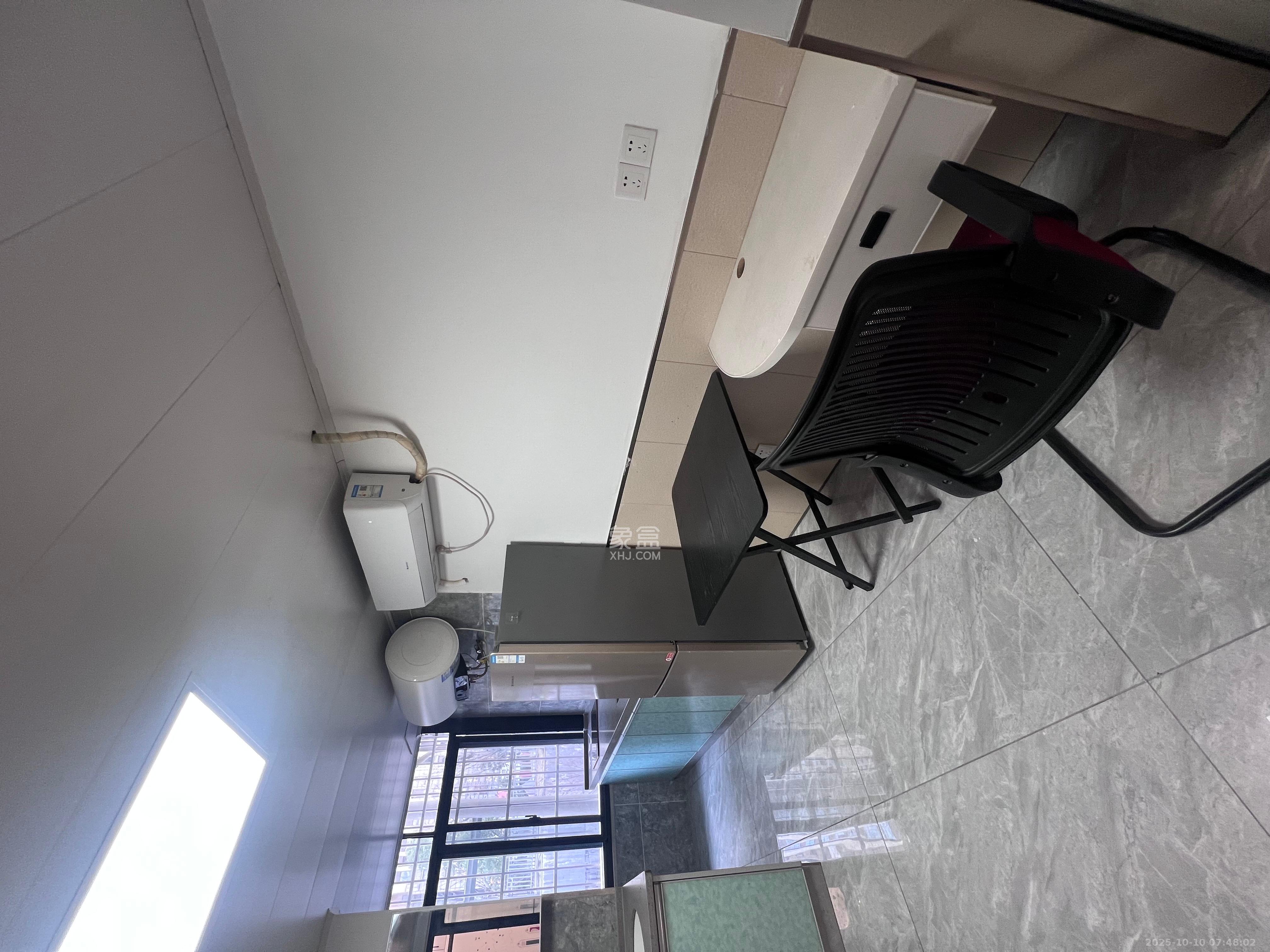 府后路小区  1室1厅1卫    1500.0元/月 府后路小区  1室1厅1卫    1500.0元/月室内图