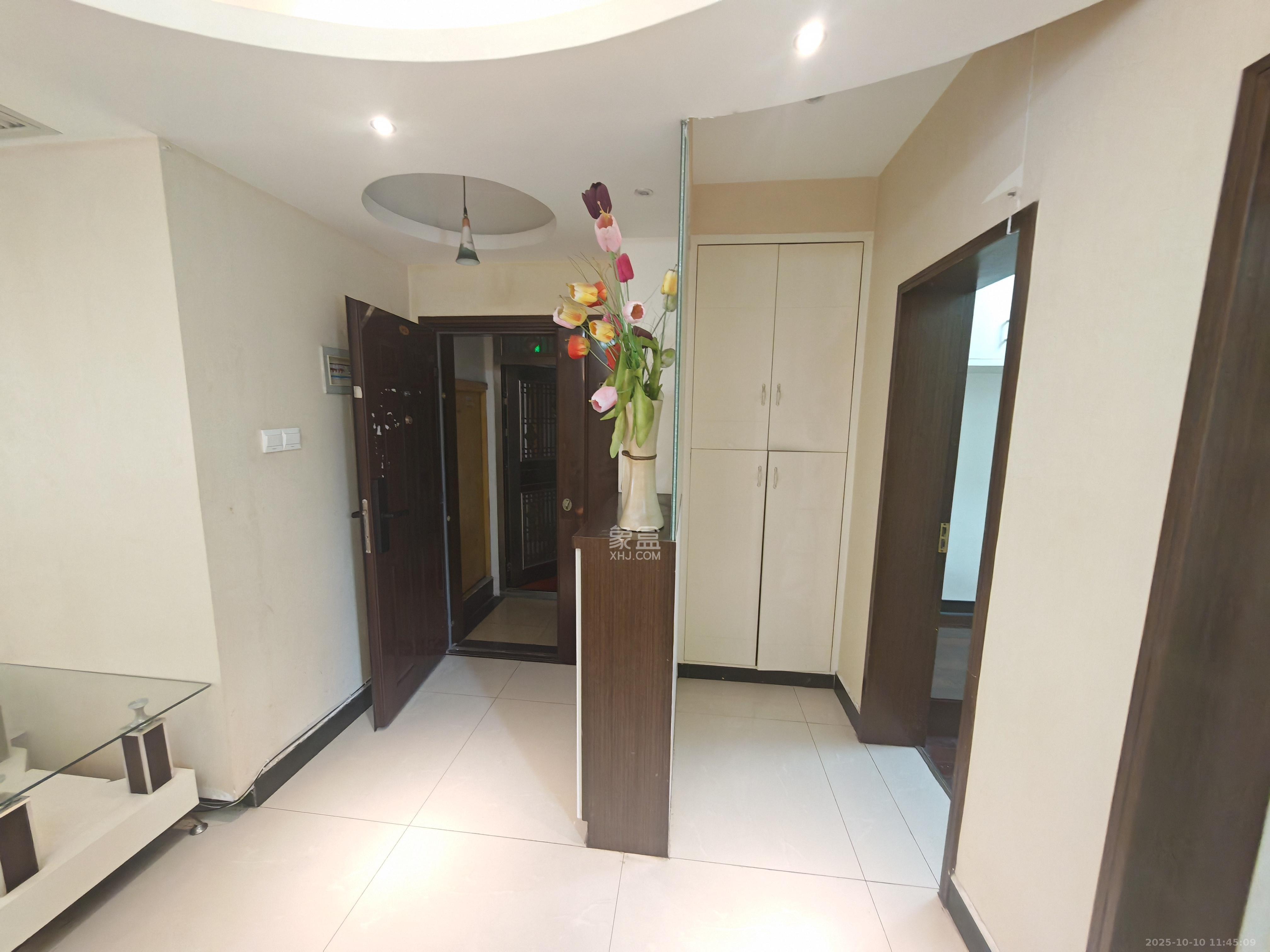 五一华府 3室2厅2卫 5000.0元/月 五一华府 3室2厅2卫 5000.0元/月室内图