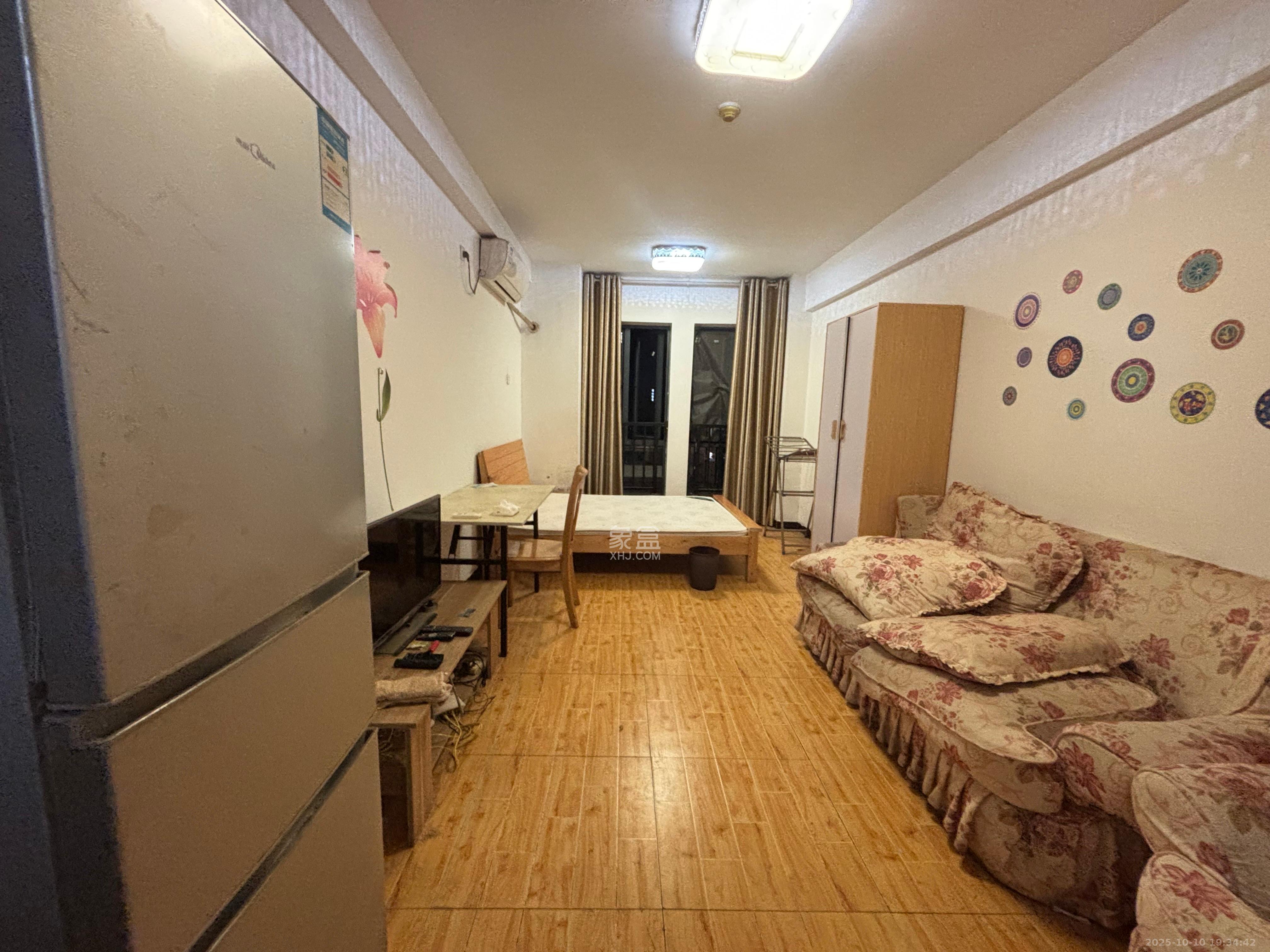 中建芙蓉工社  1室1厅1卫    900.0元/月
