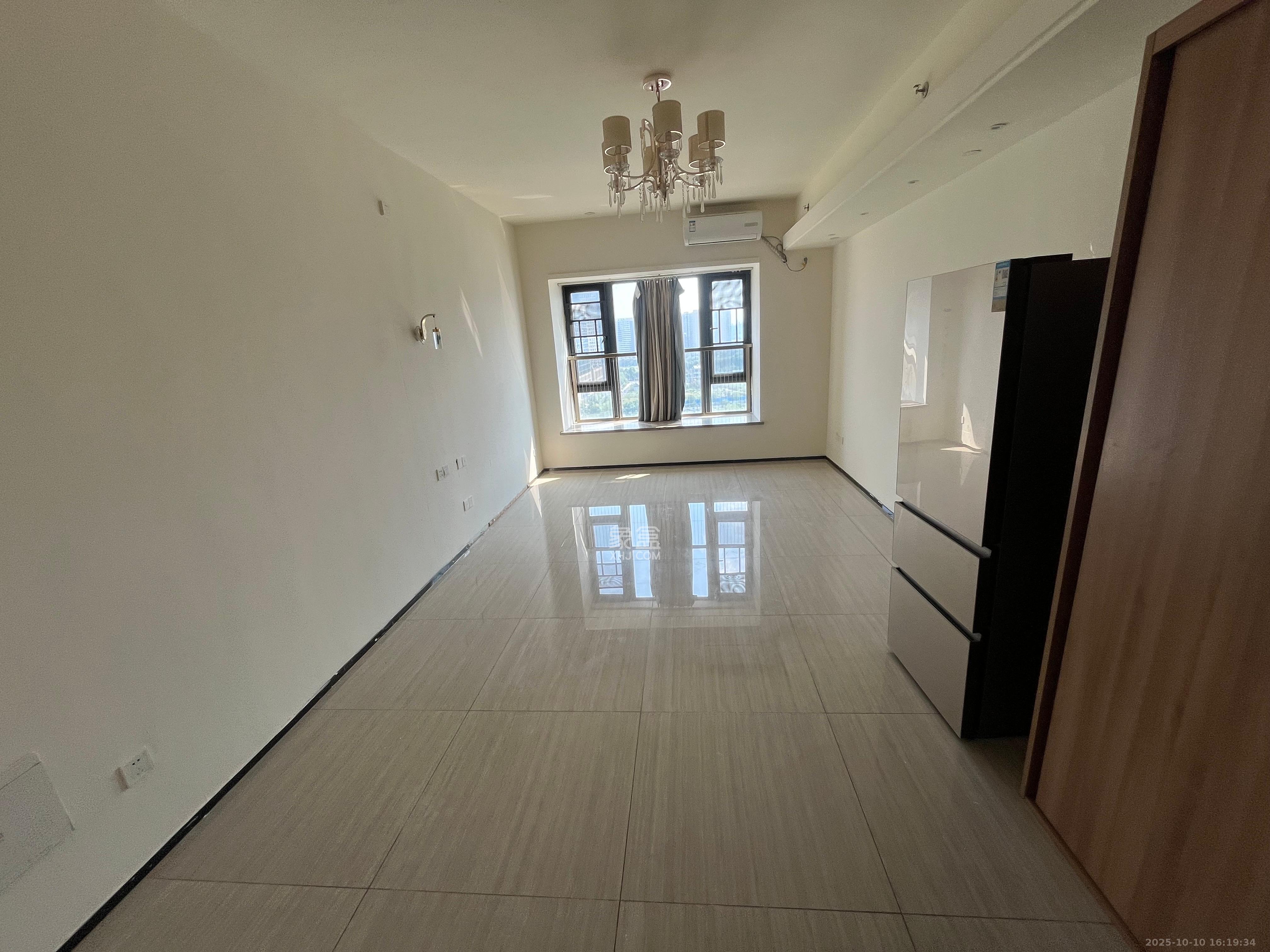 恒大国际广场  1室1厅1卫    1800.0元/月 恒大国际广场  1室1厅1卫    1800.0元/月室内图