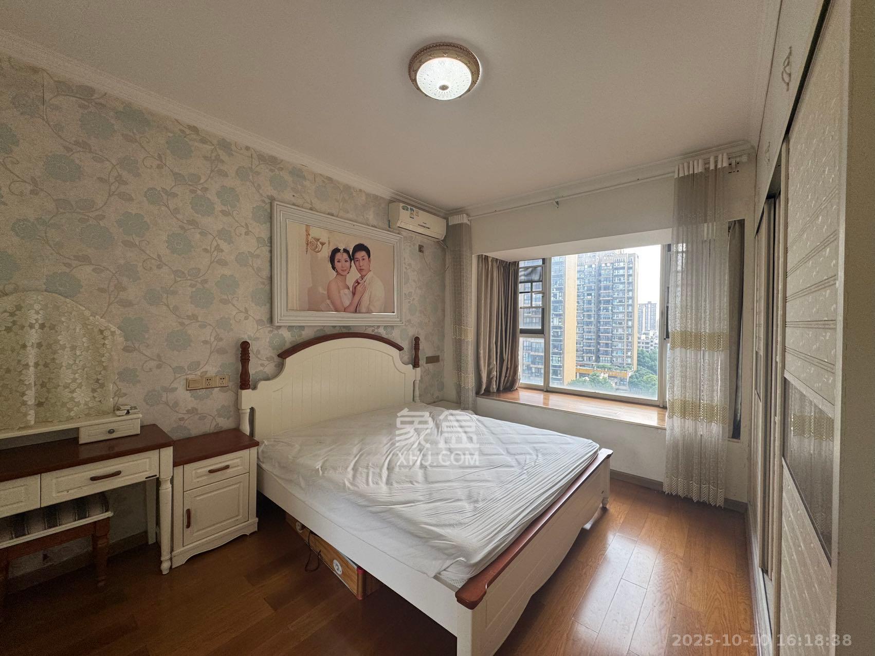 金鼎公园尚 3室2厅2卫 2200.0元/月 金鼎公园尚 3室2厅2卫 2200.0元/月室内图