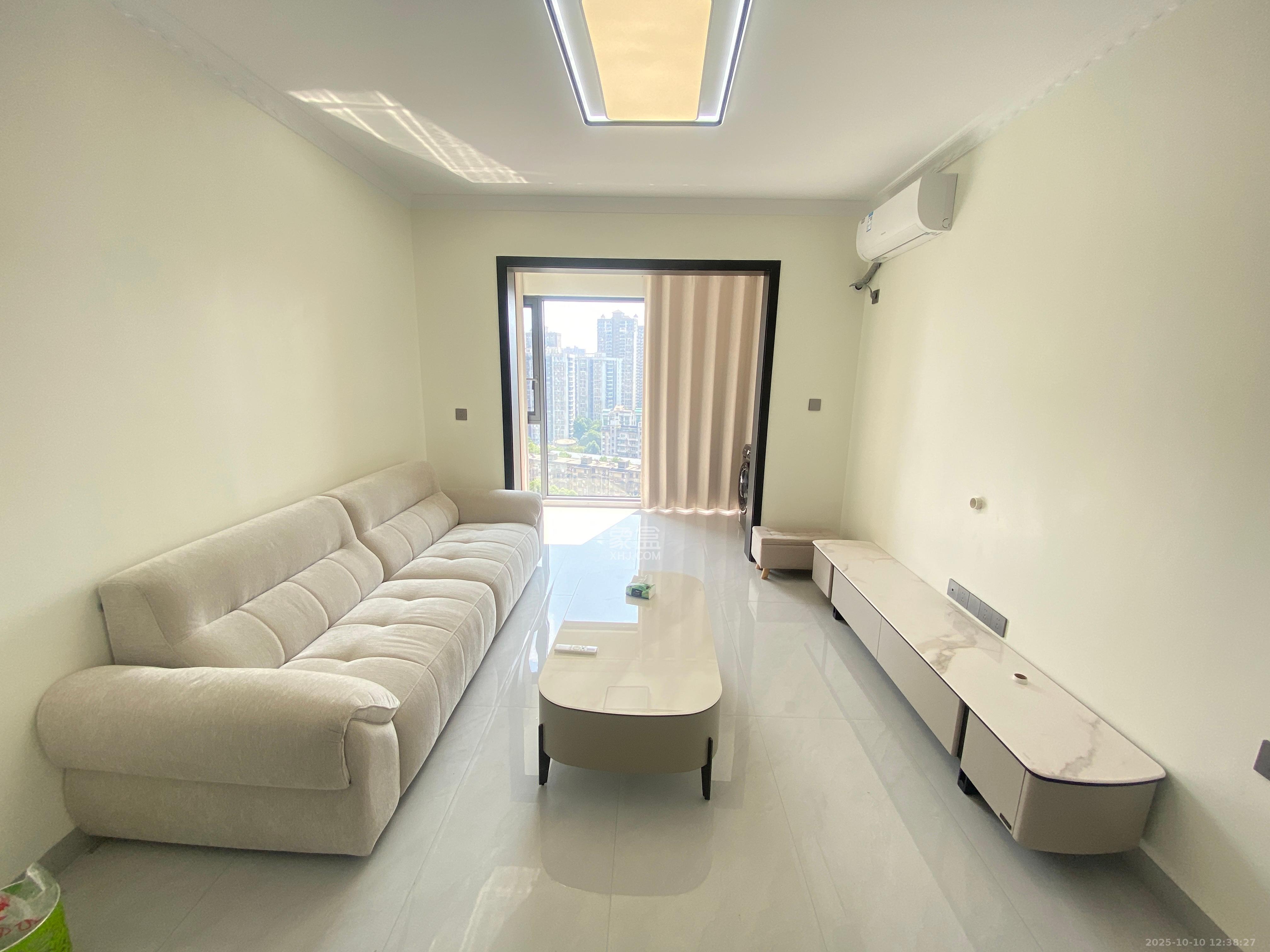 岭福家苑(天心佳苑) 2室2厅1卫 3200.0元/月 岭福家苑(天心佳苑) 2室2厅1卫 3200.0元/月室内图