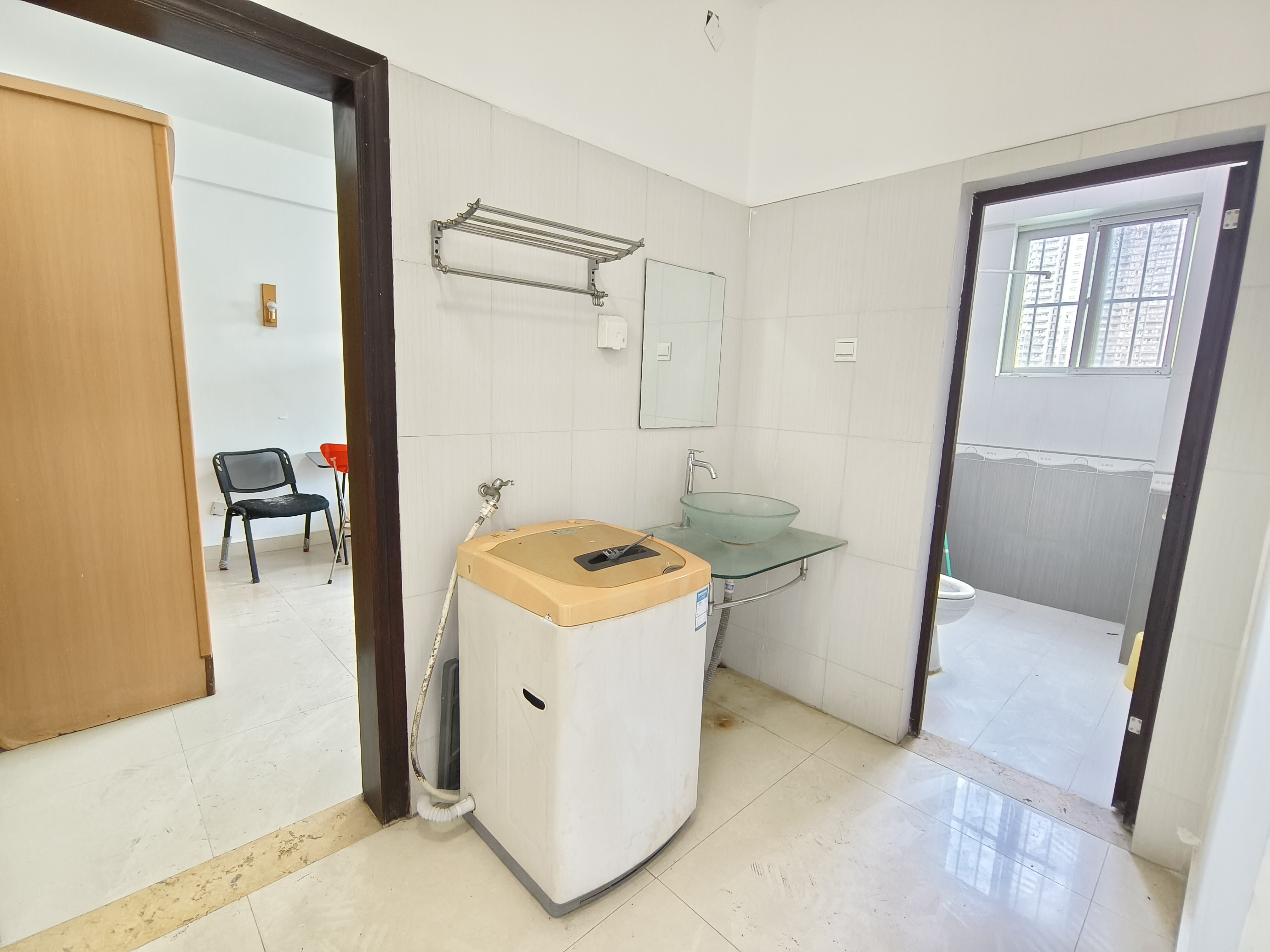 华秀小区  3室2厅1卫    120.0万客厅