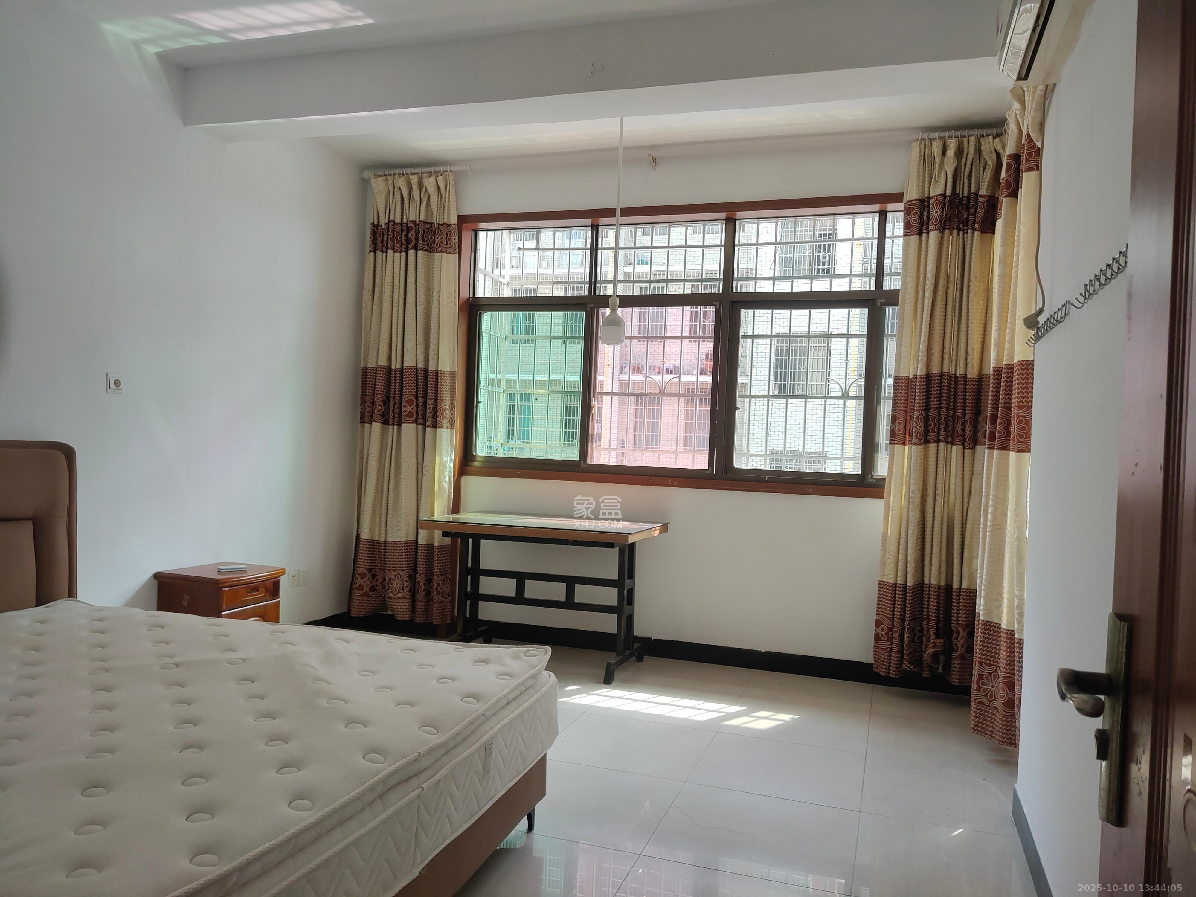 月湖安置小区(马栏山小区)  3室2厅2卫    1600.0元/月 月湖安置小区(马栏山小区)  3室2厅2卫    1600.0元/月室内图