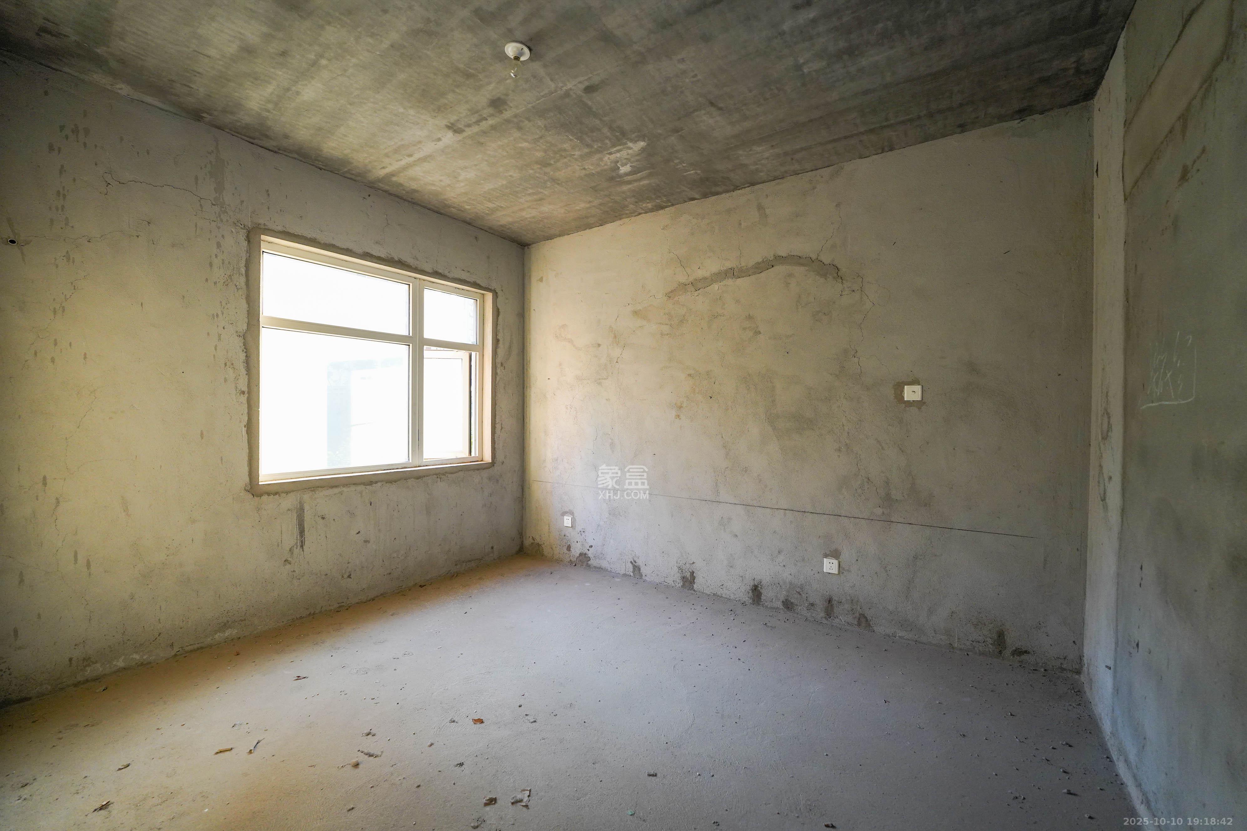 嘉华城（一期）  4室2厅2卫    150.0万卧室