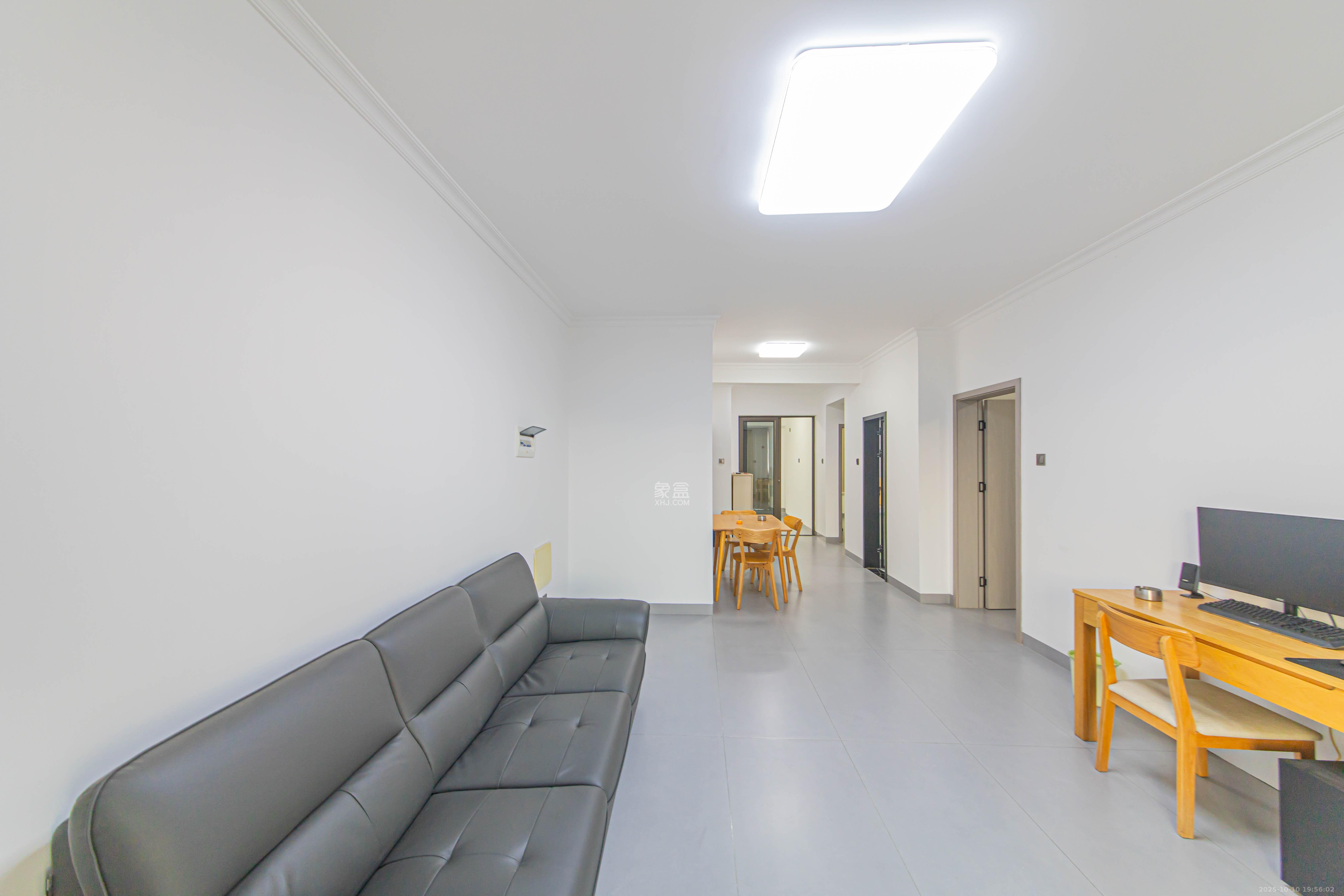 绿地公馆(绿地名邸) 3室2厅2卫 118.0万 绿地公馆(绿地名邸) 3室2厅2卫 118.0万客厅