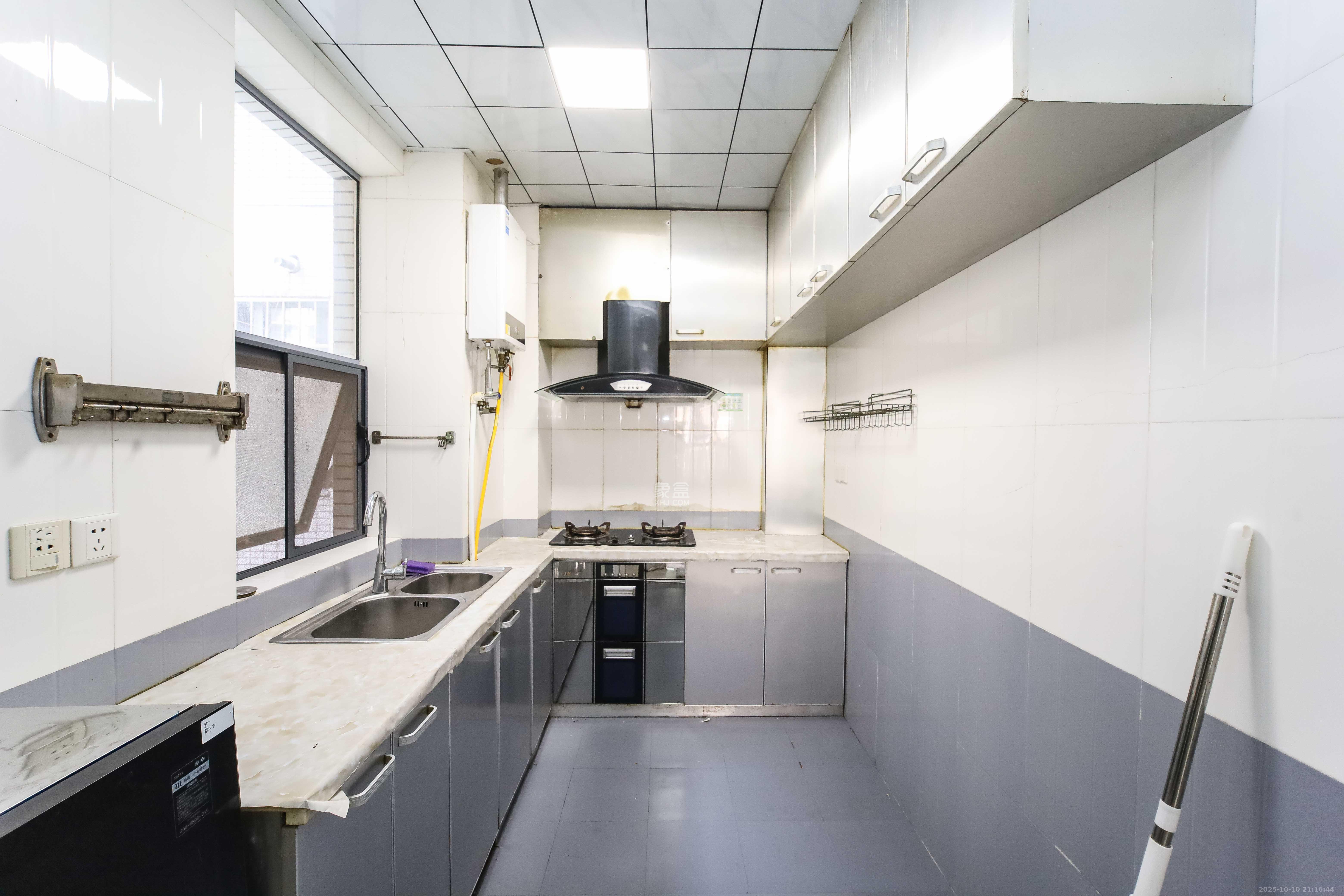 银港水晶城  2室2厅1卫    60.8万厨房