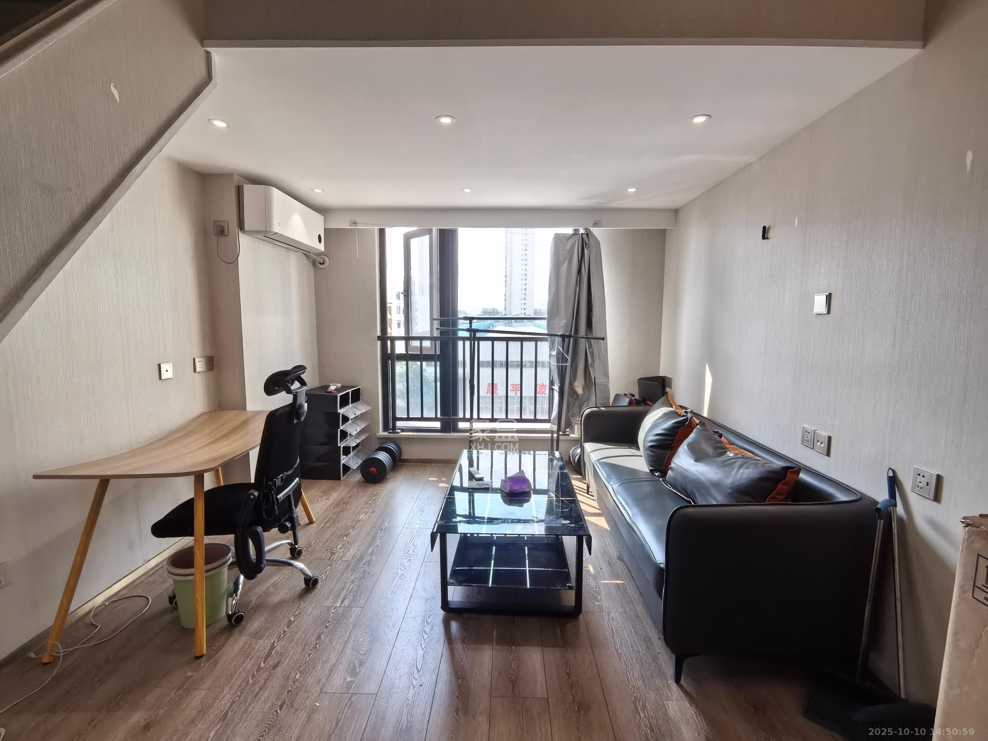 华远海蓝郡  2室1厅1卫    1500.0元/月