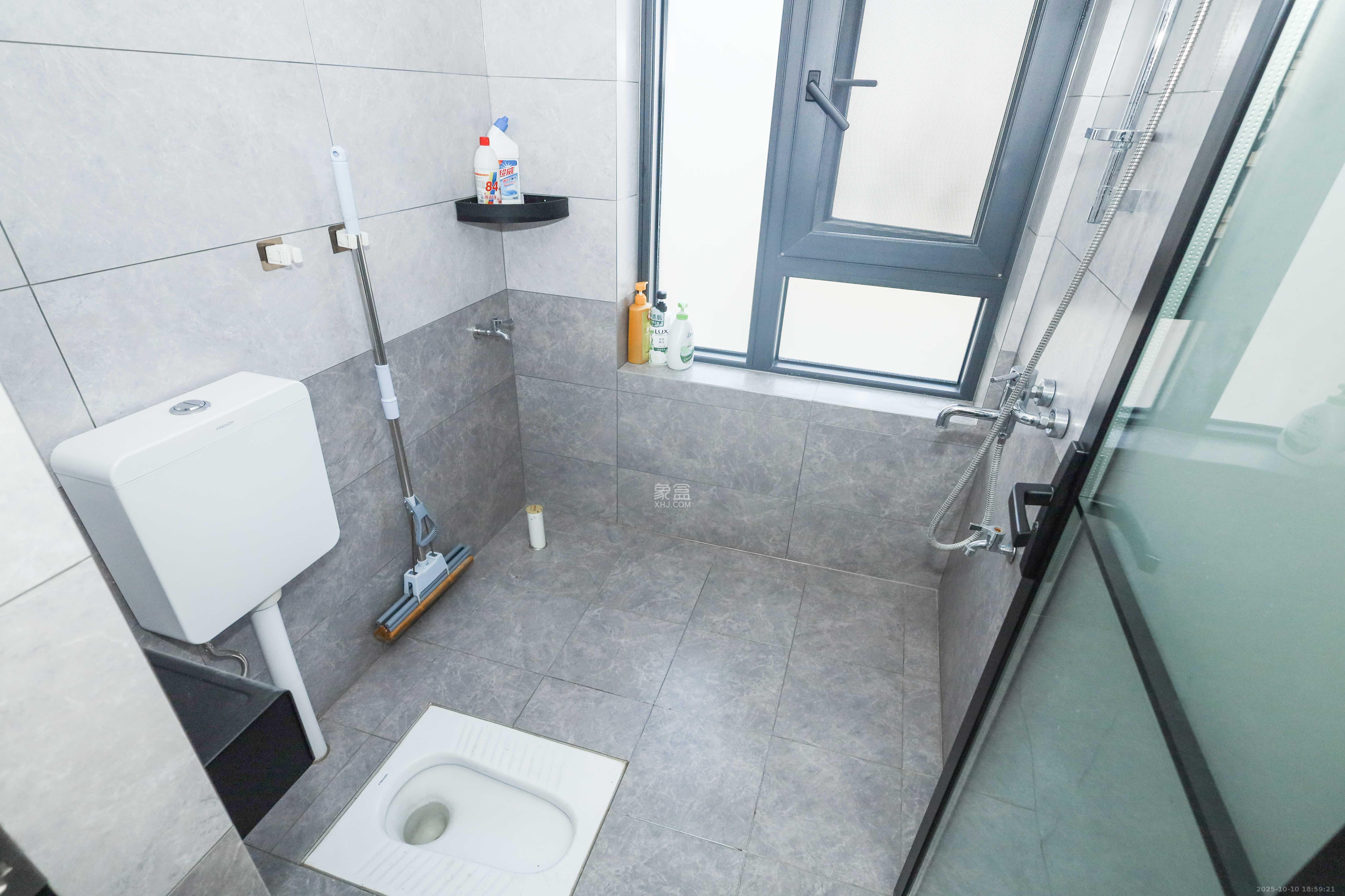 保利麓谷林语D区 4室2厅2卫 148.0万 保利麓谷林语D区 4室2厅2卫 148.0万卫生间