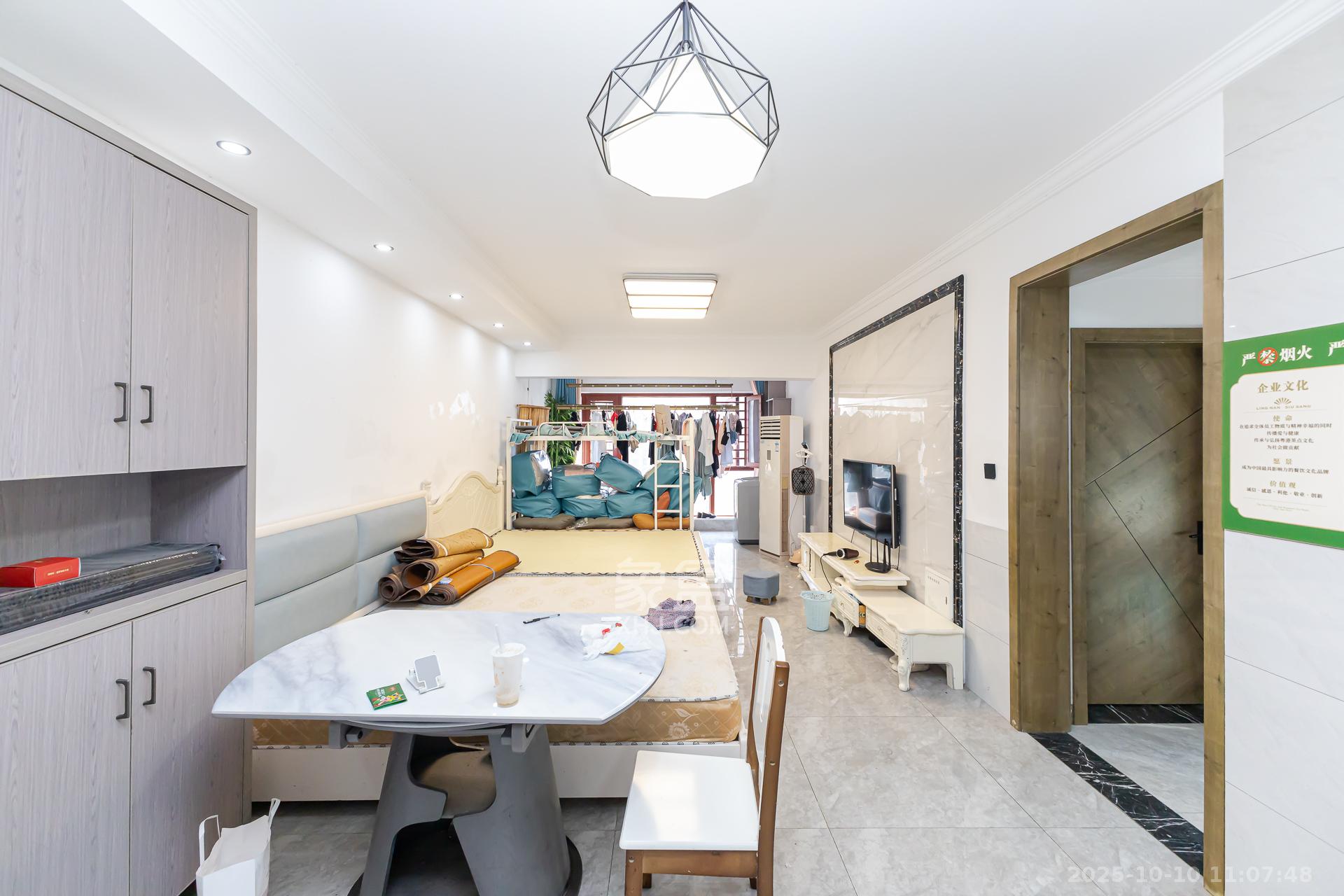 润和滨江府  1室0厅0卫    95.0万客厅