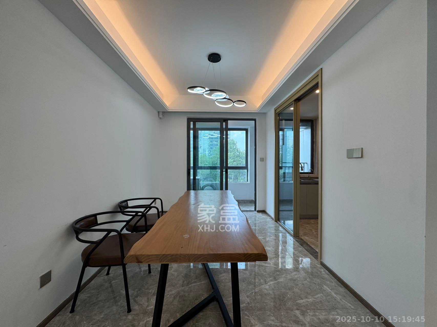 复地滨江金融中心 4室2厅2卫 5000.0元/月 复地滨江金融中心 4室2厅2卫 5000.0元/月室内图