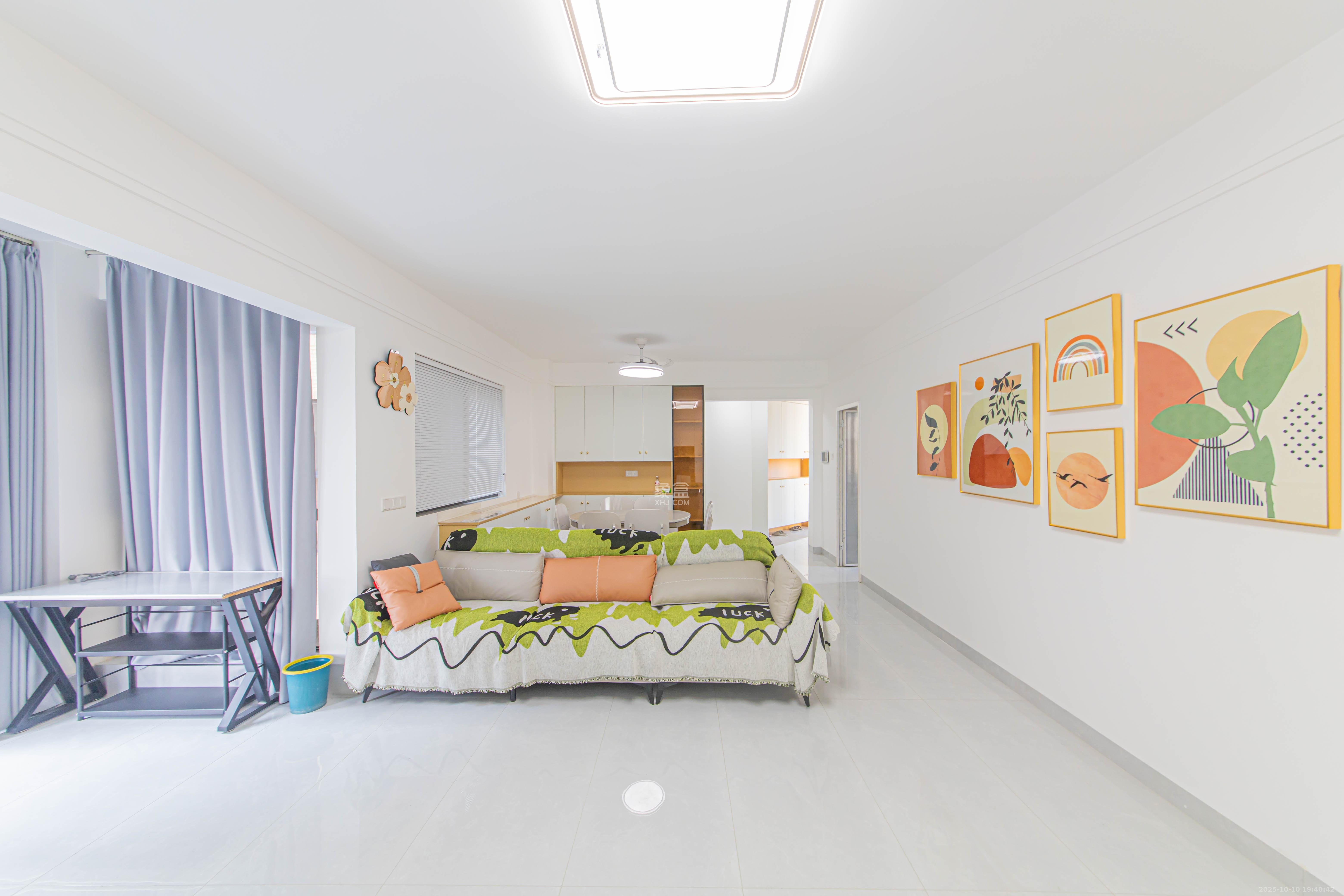 九峰远见 3室2厅2卫 155.0万 九峰远见 3室2厅2卫 155.0万客厅