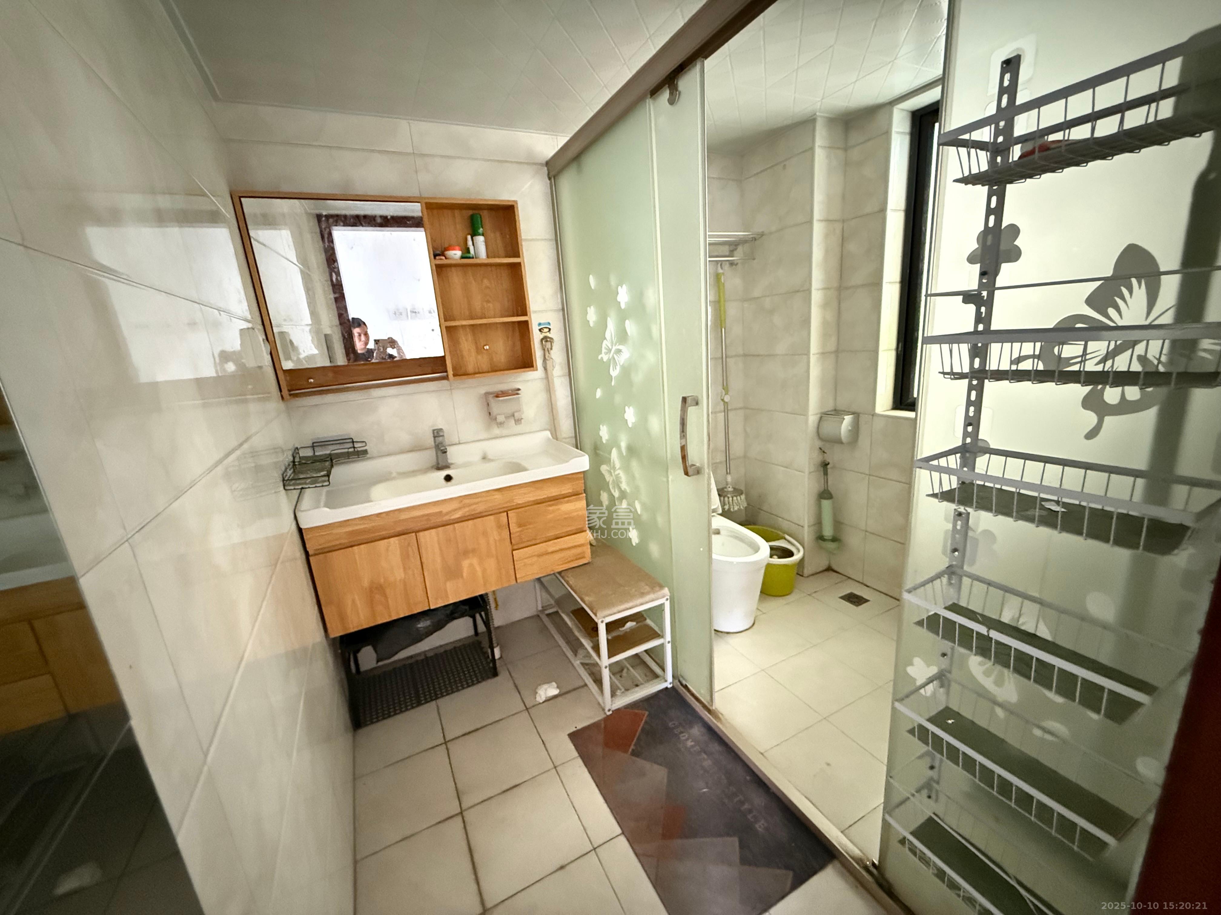 好莱城(弘德西街) 3室2厅1卫 2100.0元/月 好莱城(弘德西街) 3室2厅1卫 2100.0元/月室内图