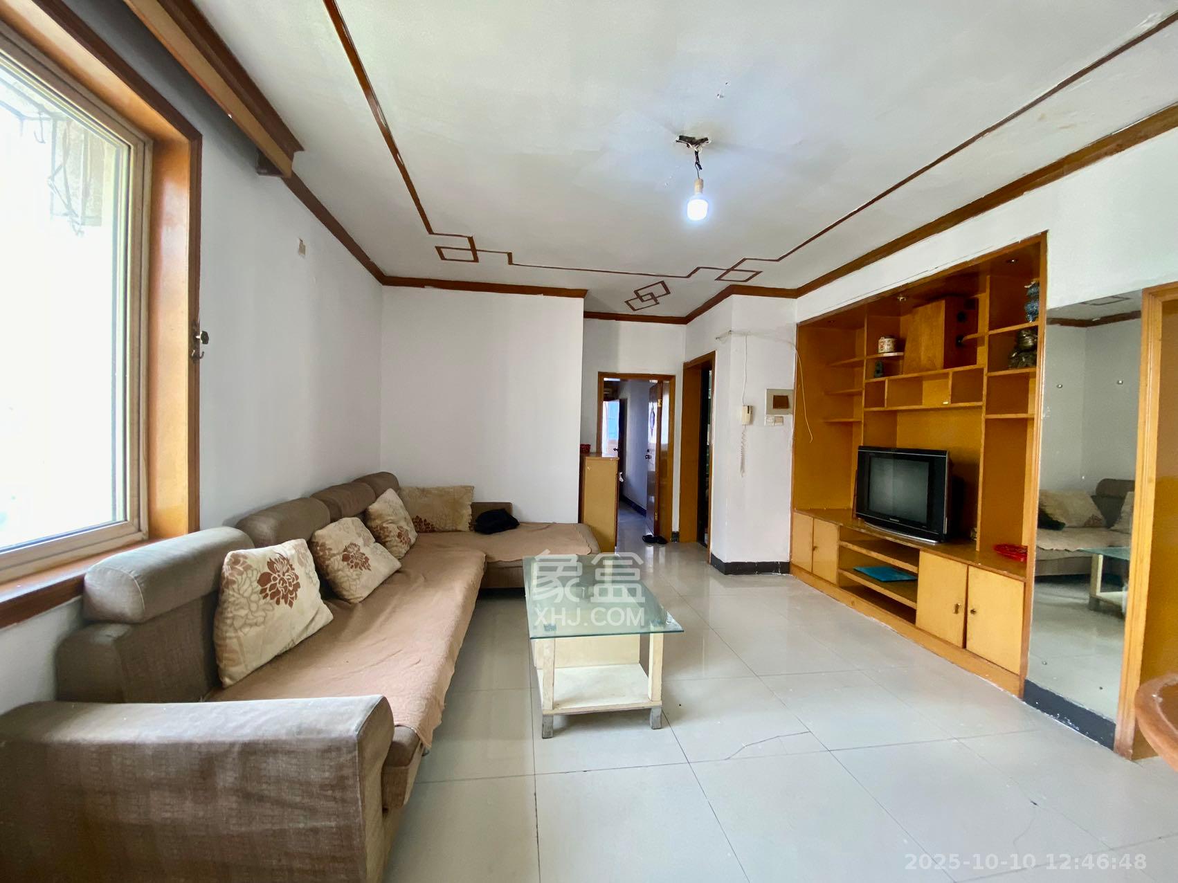 德政园  2室2厅1卫    1400.0元/月室内图