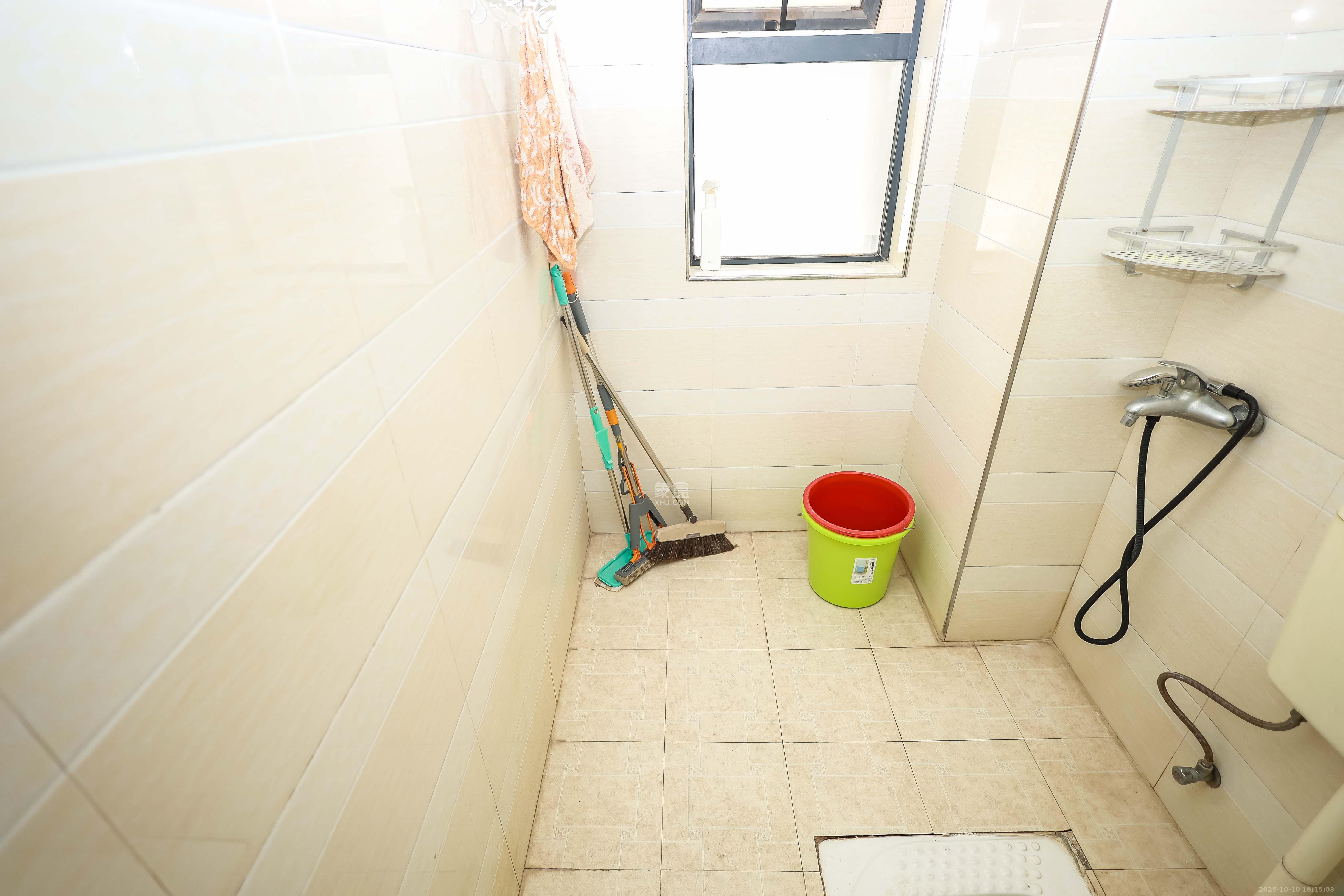 莱茵城  3室2厅1卫    62.0万卫生间