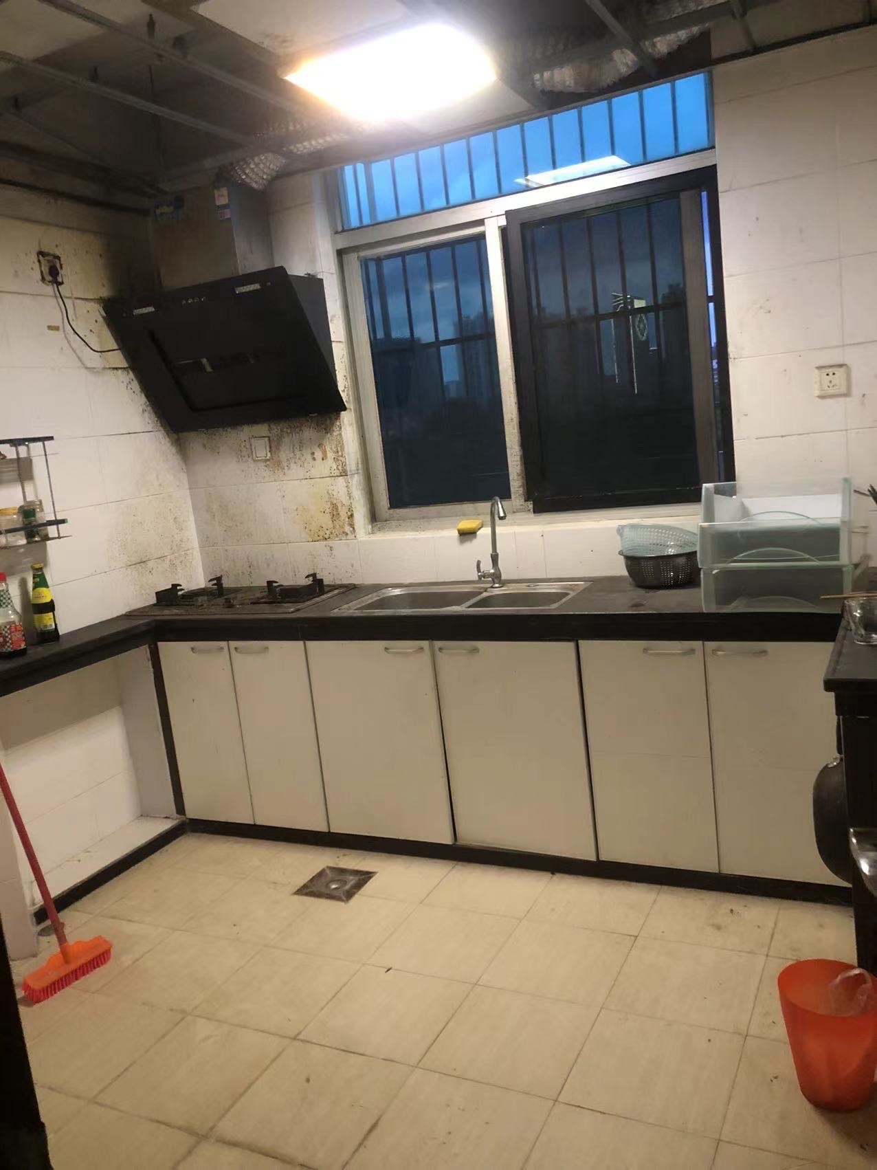 华秀小区  2室1厅1卫    1600.0元/月室内图