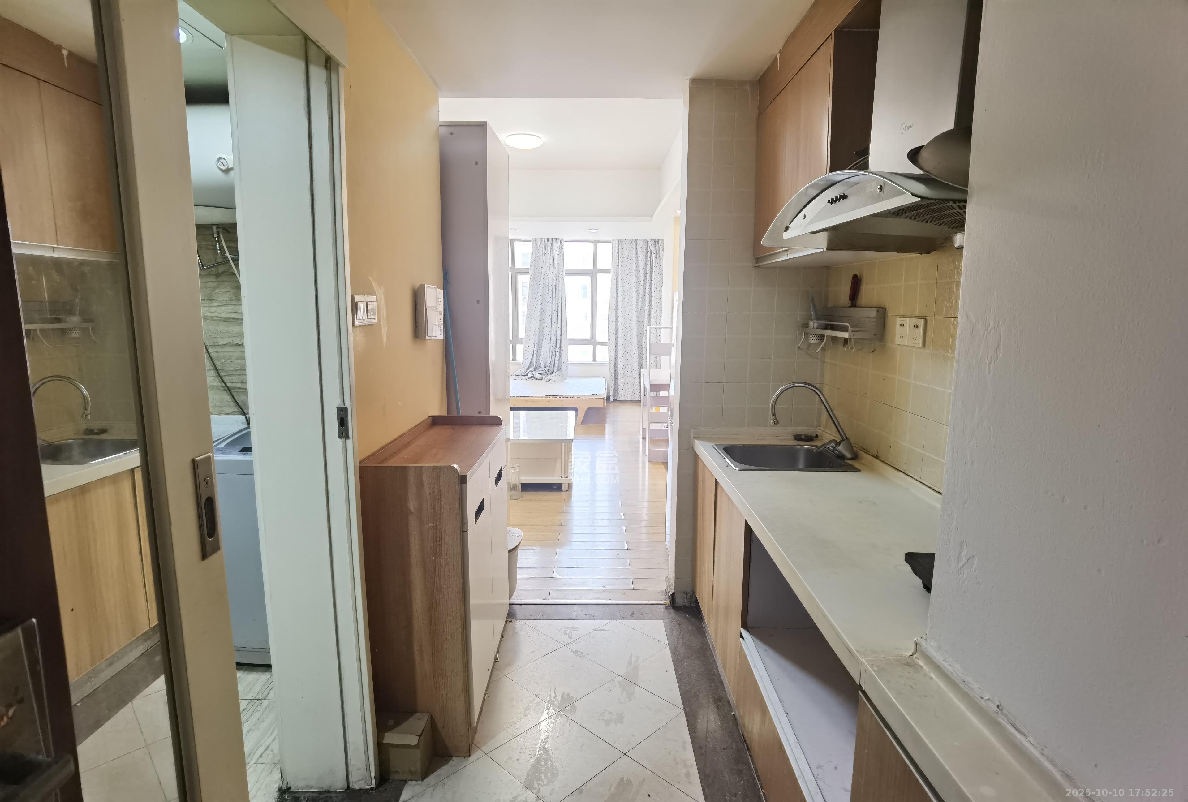 米兰春天  1室1厅1卫    1000.0元/月室内图