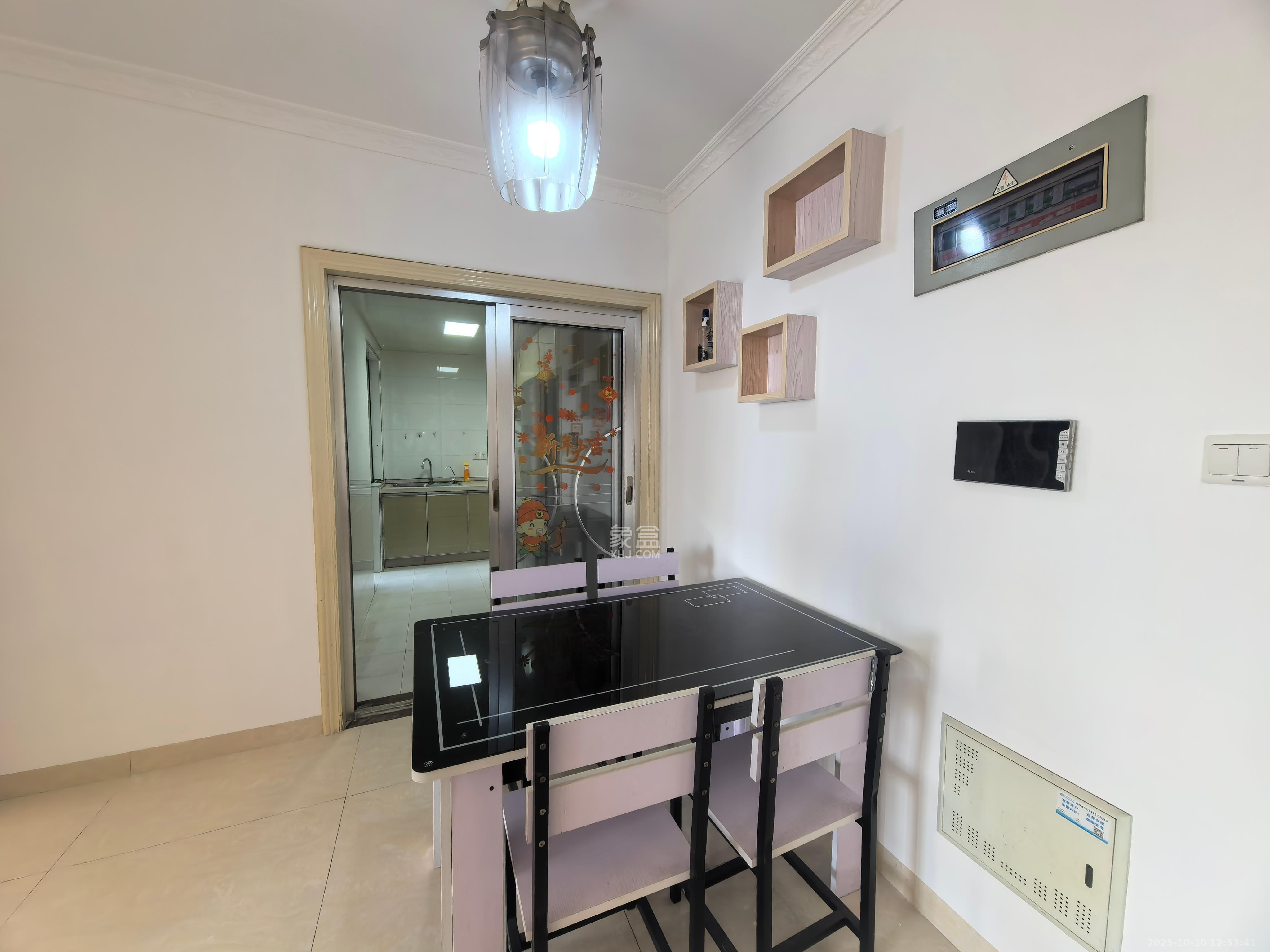 深业睿城 3室2厅1卫 2300.0元/月 深业睿城 3室2厅1卫 2300.0元/月室内图