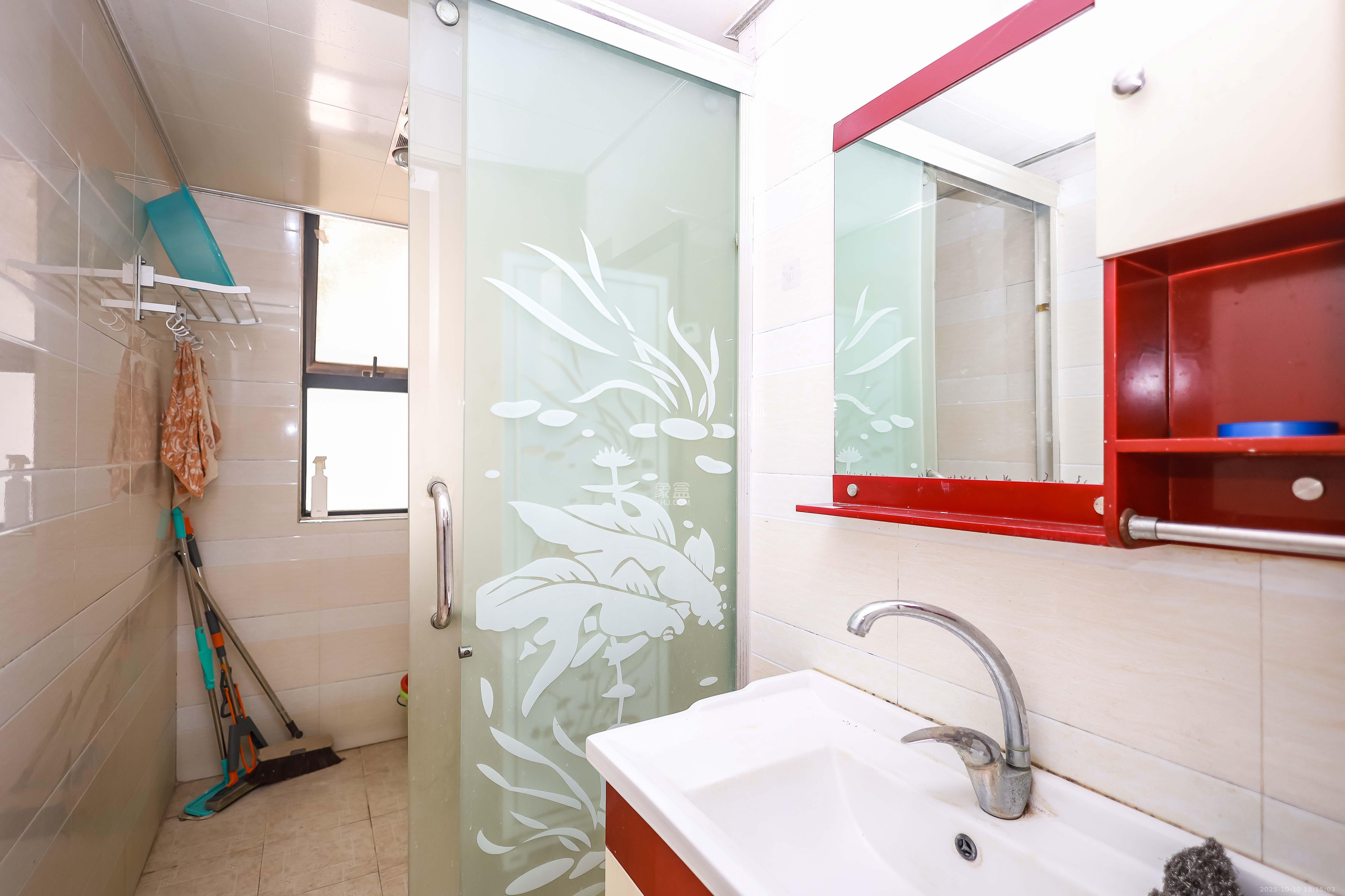 莱茵城  3室2厅1卫    62.0万卫生间