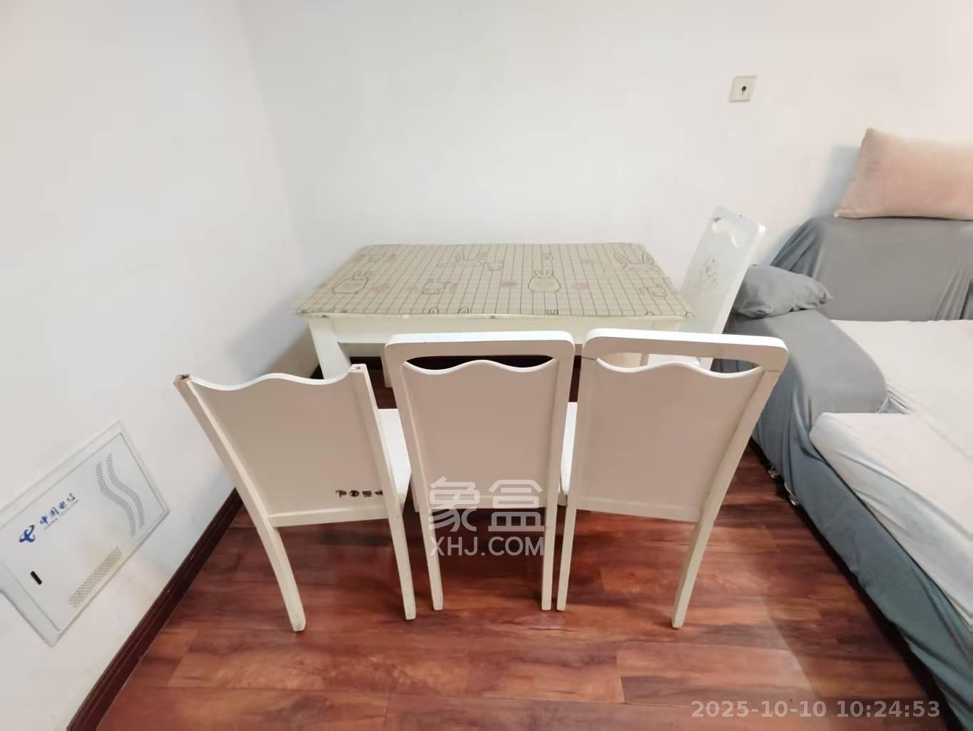 绿地中央广场  3室2厅1卫    2600.0元/月 绿地中央广场  3室2厅1卫    2600.0元/月室内图