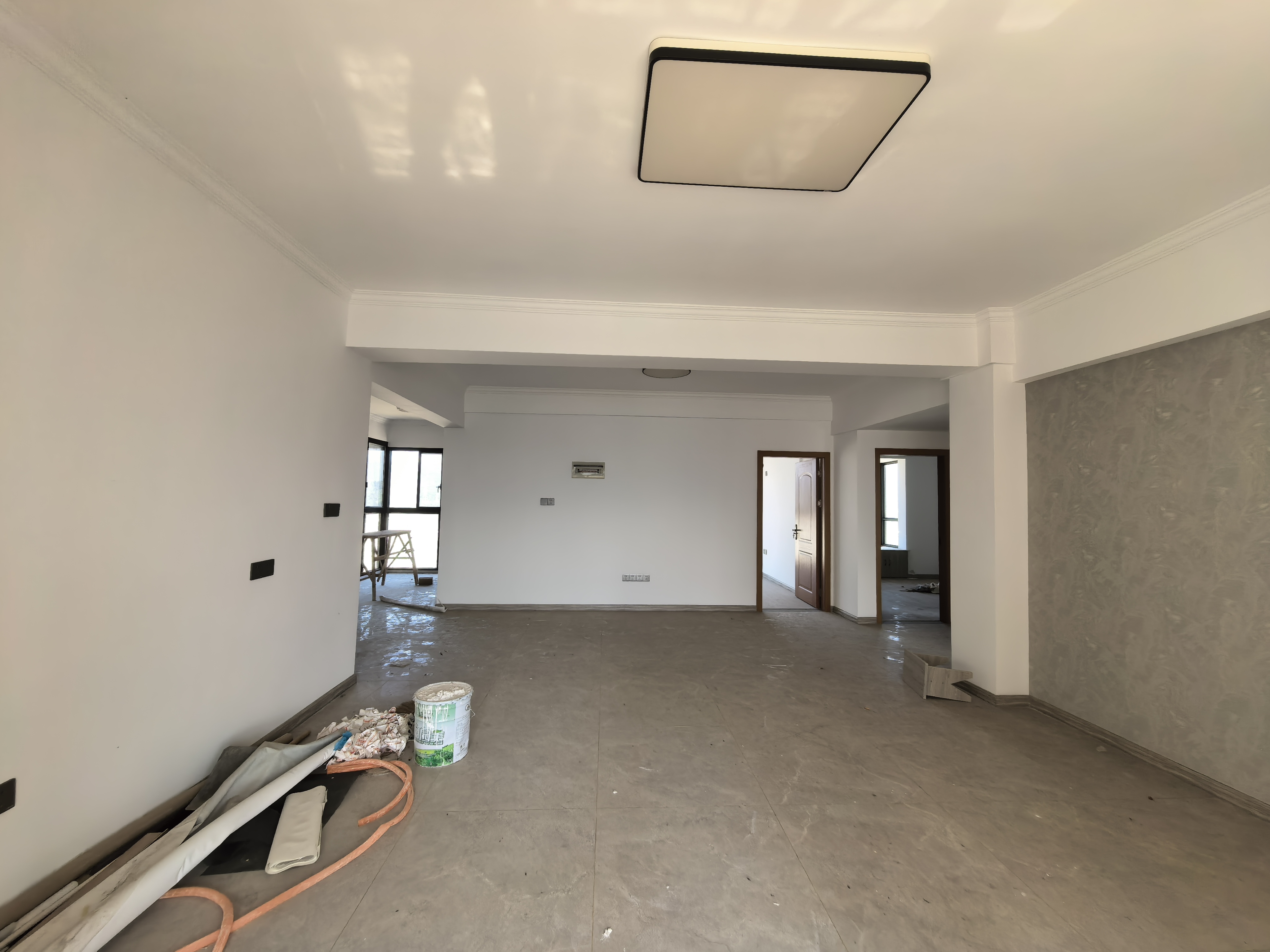 锦绣边城  3室2厅2卫    65.0万客厅