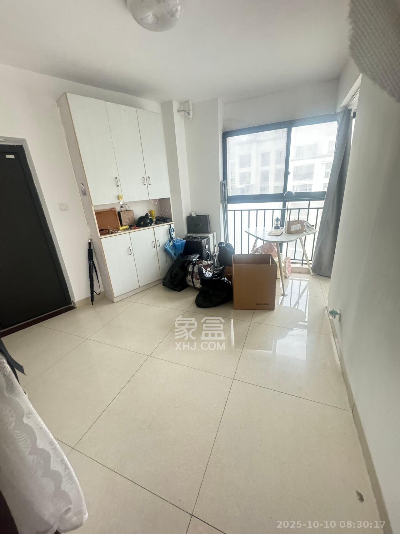 卓越蔚蓝海岸二期  3室2厅2卫    2000.0元/月室内图