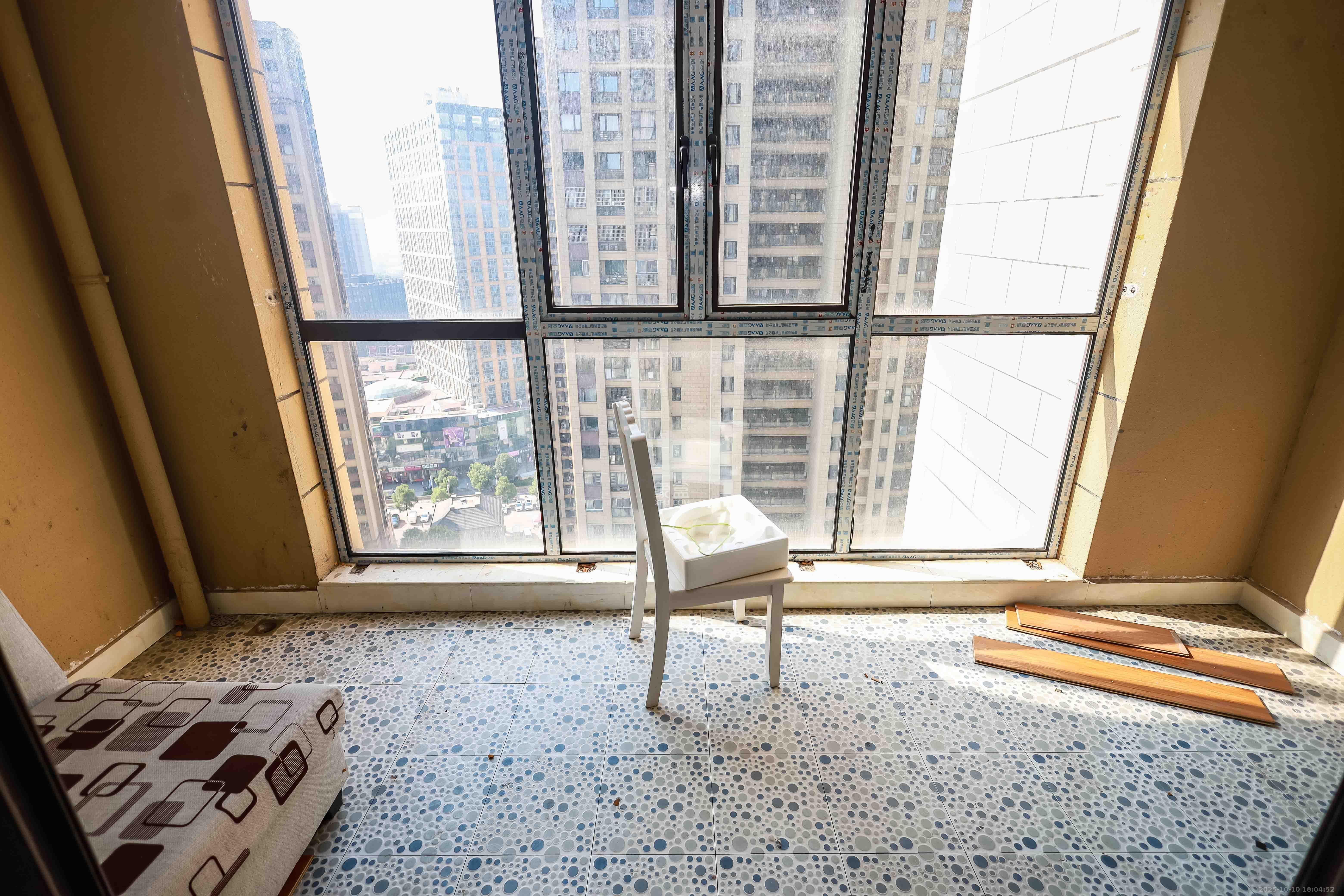 奥克斯缔壹城  4室2厅2卫    128.0万 奥克斯缔壹城  4室2厅2卫    128.0万阳台